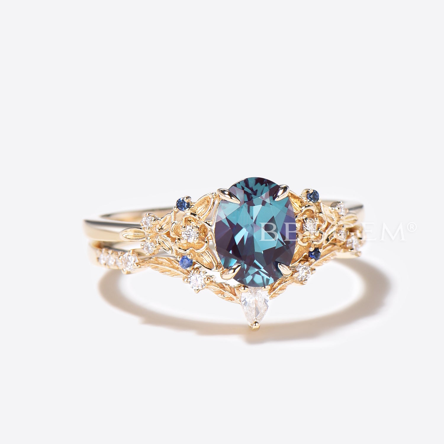 Exquisite Leaf Oval Alexandrite Engagement Ring with Diamond Accents – Floral Wedding Band for Women | Perfect for Proposals, Anniversaries & Bridal Jewelry