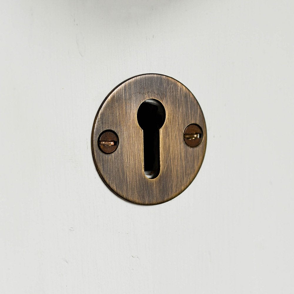 Vintage Distressed Antique Brass Round Escutcheon Plate - Rustic Cabinet Hardware for Doors & Drawers - Perfect for Farmhouse, Industrial & Shabby Chic Home Decor
