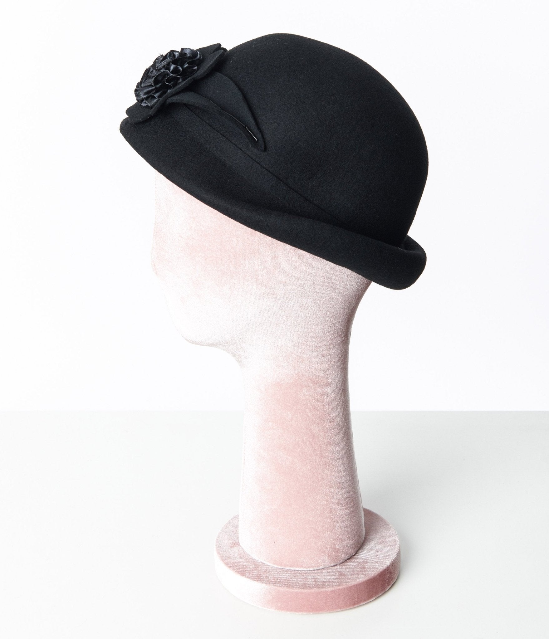 Vintage 1920s Black Floral Cloche Hat - Retro Gatsby Style Headwear for Women - Perfect for Costume Parties, Themed Events & Historical Reenactments