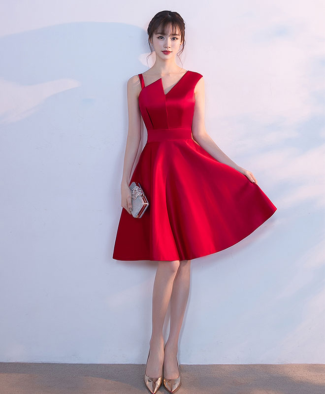 Elegant Burgundy Satin Short Prom Dress for Homecoming - Perfect for School Dances, Parties & Special Occasions