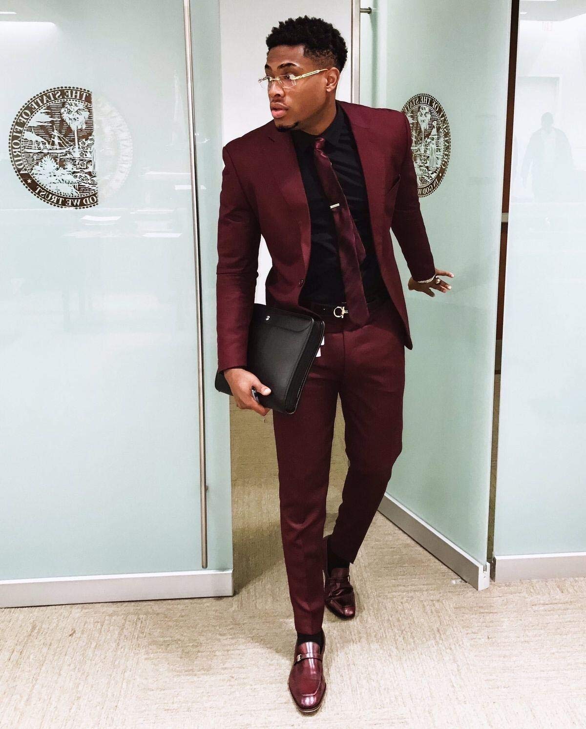Men's Slim Fit Burgundy 2-Piece Tuxedo Suit for Wedding, Groomsmen, Prom & Business - Formal Blazer & Tapered Pants Set | Perfect for Special Occasions, Evening Events & Professional Meetings