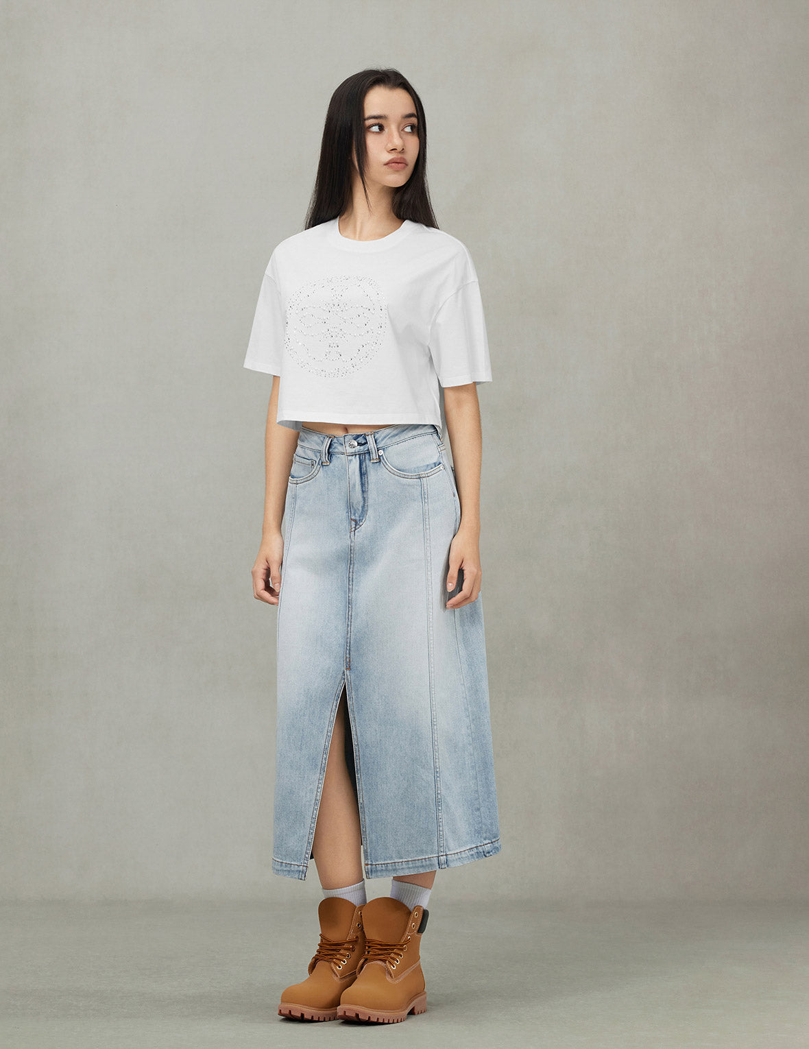 Stylish Kamon Rhinestone Cropped T-Shirt for Women | Trendy Summer Fashion Top | Perfect for Parties, Dates & Casual Outings