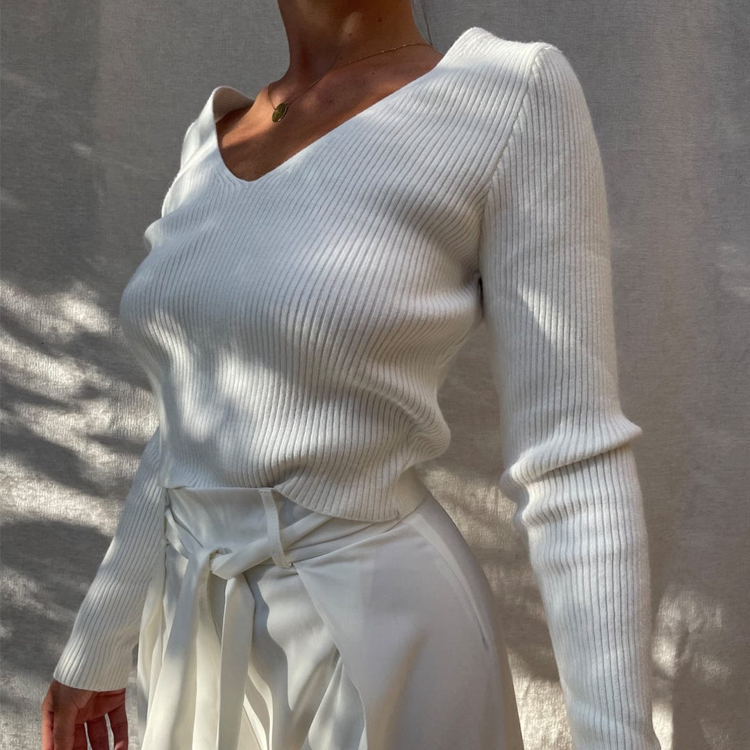 CHESSA Women's White Long Sleeve V Neck Knit Crop Top - Soft Stretchy Casual Shirt for Layering, Date Night & Fall Fashion