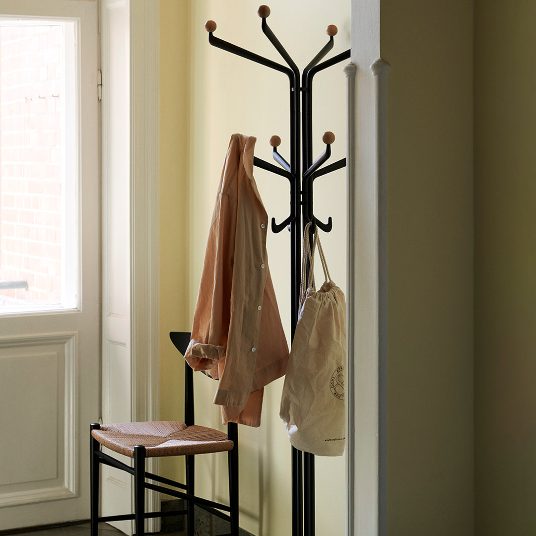 Modern HM3 Dining Chair - Elegant Wooden Seat for Kitchen, Dining Room & Office - Perfect for Home Decor & Entertaining Guests