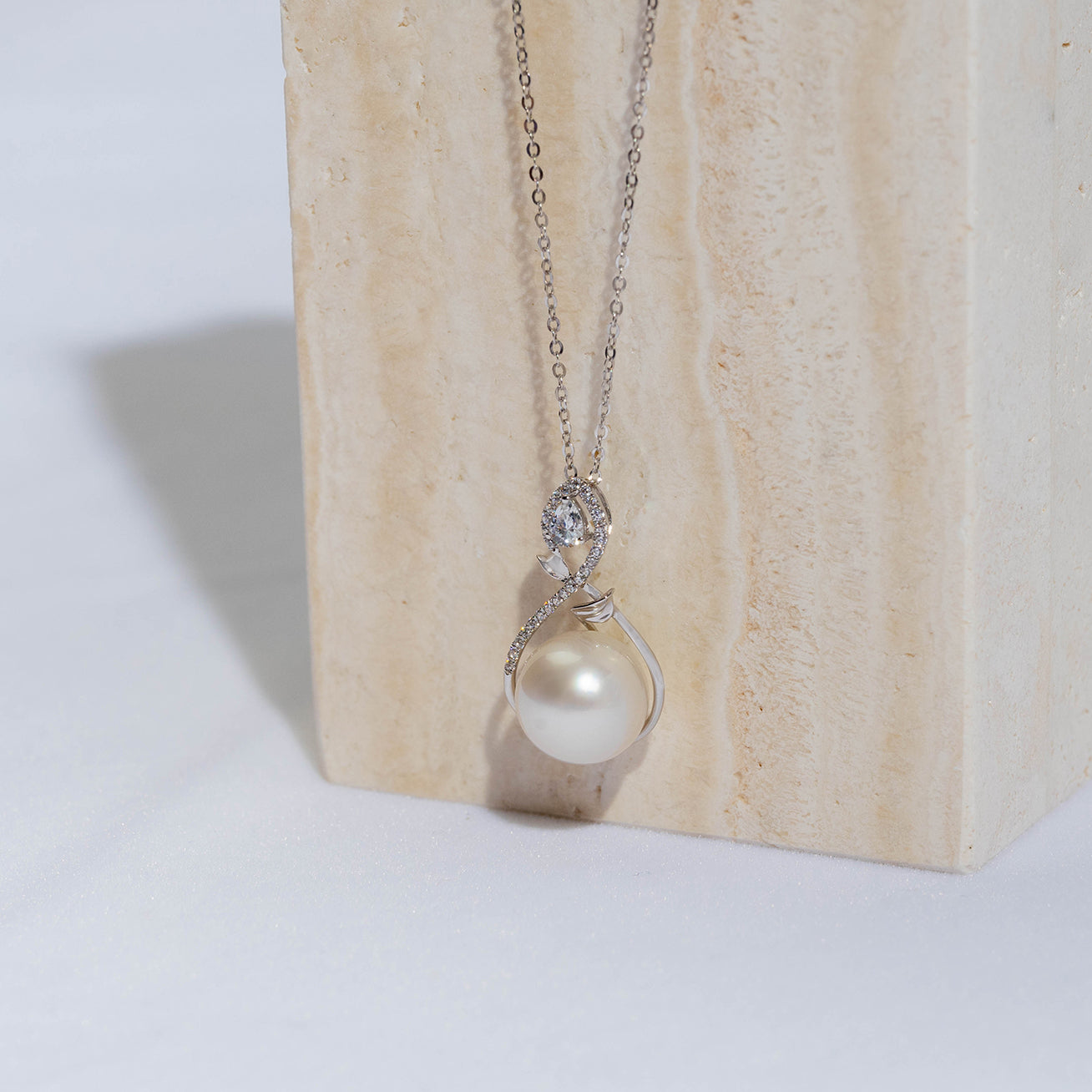 18K Solid Gold Australian White South Sea Pearl Necklace - Elegant Pearl Jewelry for Women, Perfect for Weddings, Anniversaries & Special Occasions (KN00037)