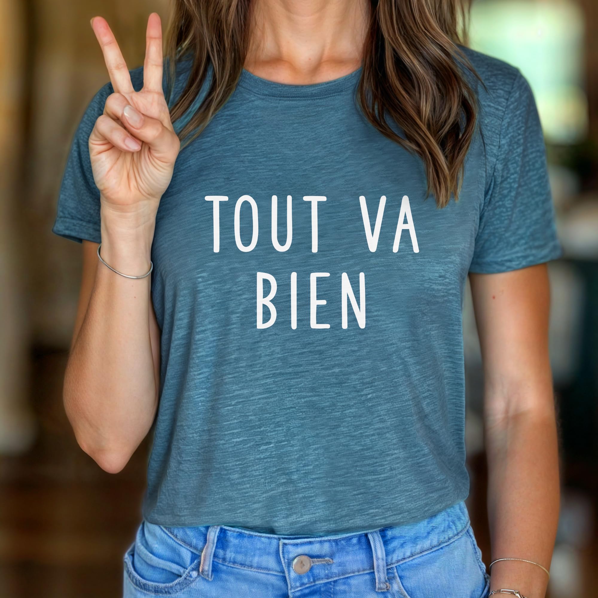 French Shirt - Tout Va Bien Graphic Tee - Everything Is Fine Unisex T-Shirt - Bonjour Paris Design - C'est La Vie Cotton Shirt for Men & Women - Softstyle Casual Wear for Travel, Date Night & Everyday Outfits