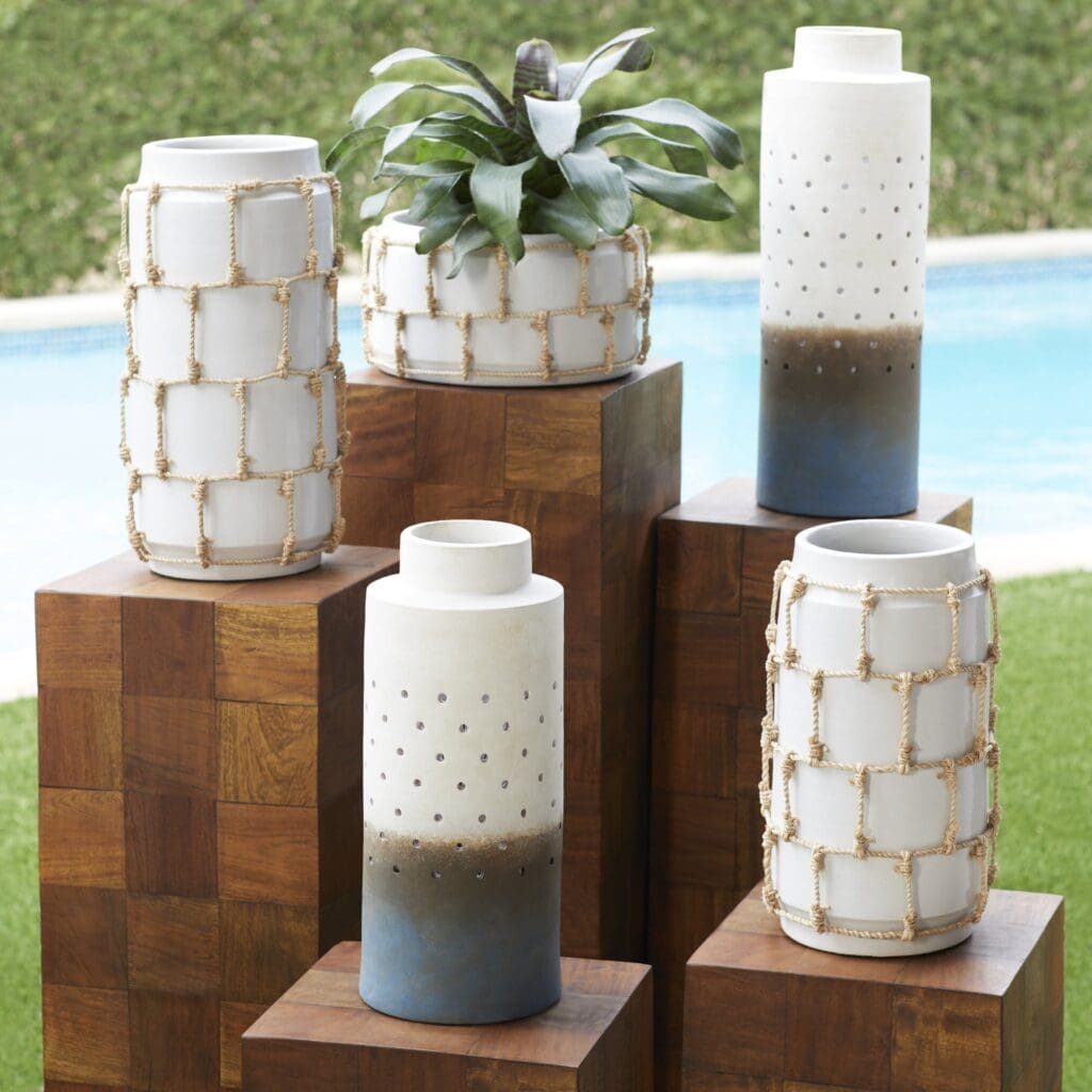 Cyan Design 11606 Halma Pedestal - Small Oak Wooden Stand for Home Decor, Display, or Entryway
