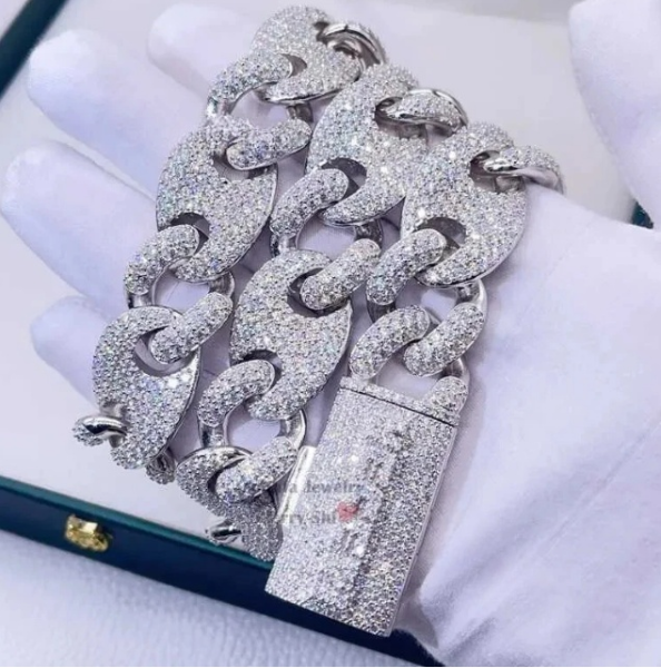 8 Iced Out Diamond Moissanite Bracelet for Women - Luxury Cubic Zirconia Tennis Bracelet - Perfect for Parties, Weddings & Special Occasions