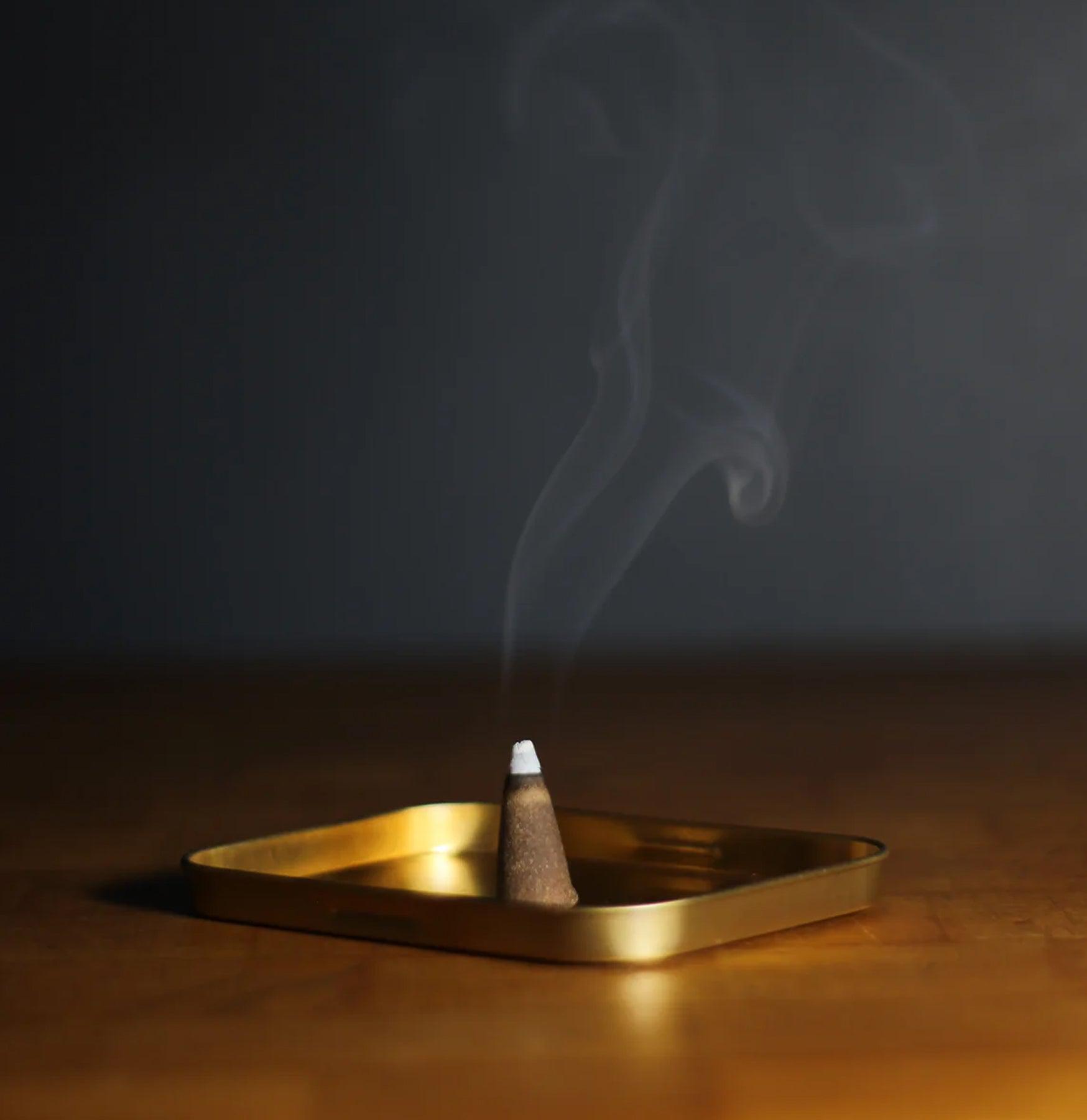 Natural Citronella and Lavender Incense Cones - Mosquito Repellent & Aromatherapy for Outdoor Patio, Camping, and Relaxation