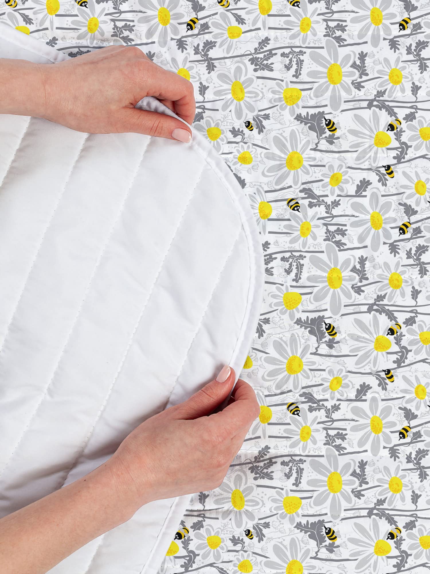 Ambesonne Grey Microfiber Bedspread Set with Daisy Flowers & Bees Design - Twin Size Yellow White Soft Bedding Set Includes Pillow Sham & Comforter | Spring Honey Petals Nature Theme for Cozy Bedroom Decor