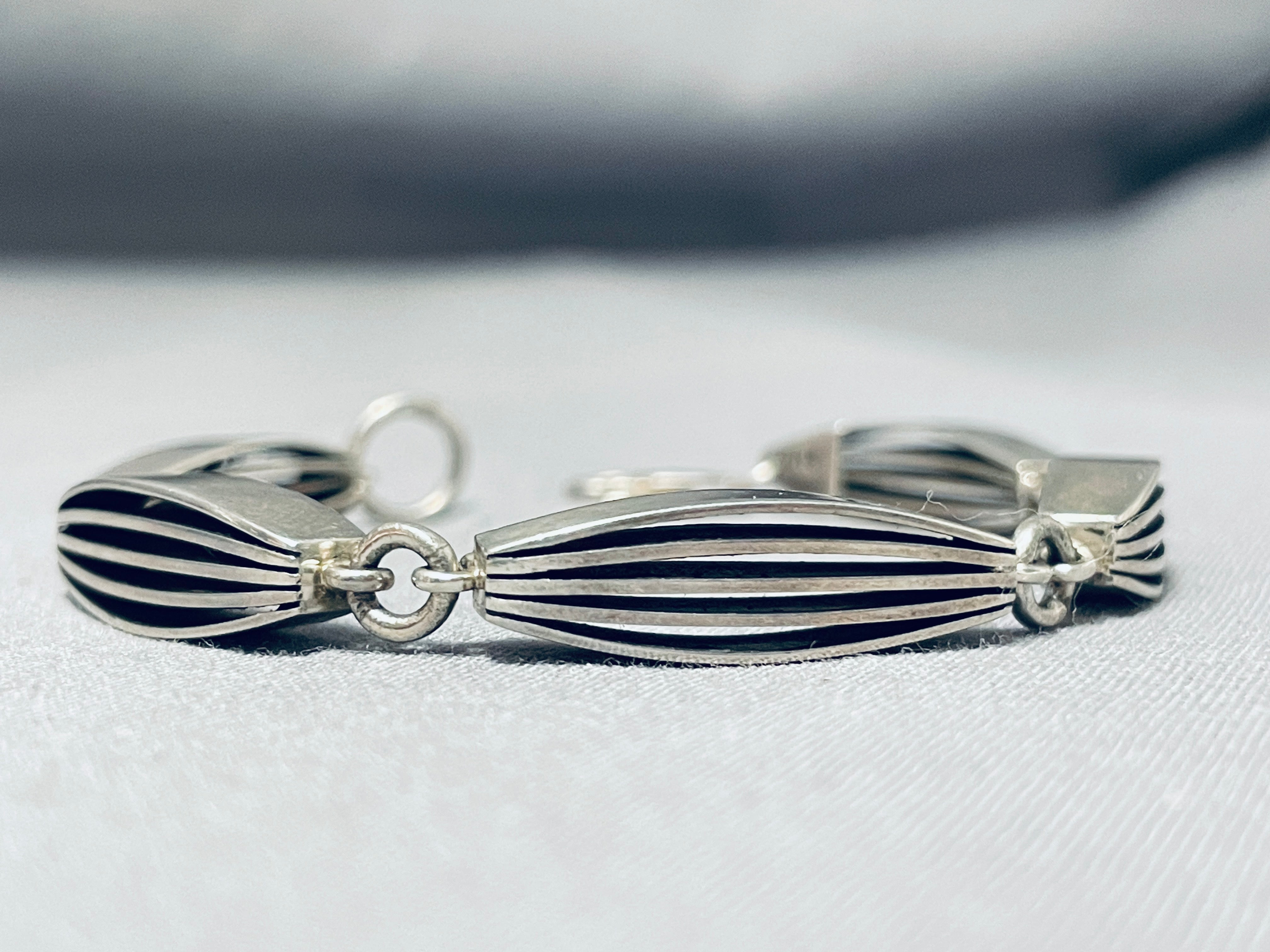 Authentic Vintage Navajo Sterling Silver Link Bracelet - Handmade Native American Jewelry for Women - Perfect for Boho Style, Gift Giving & Special Occasions