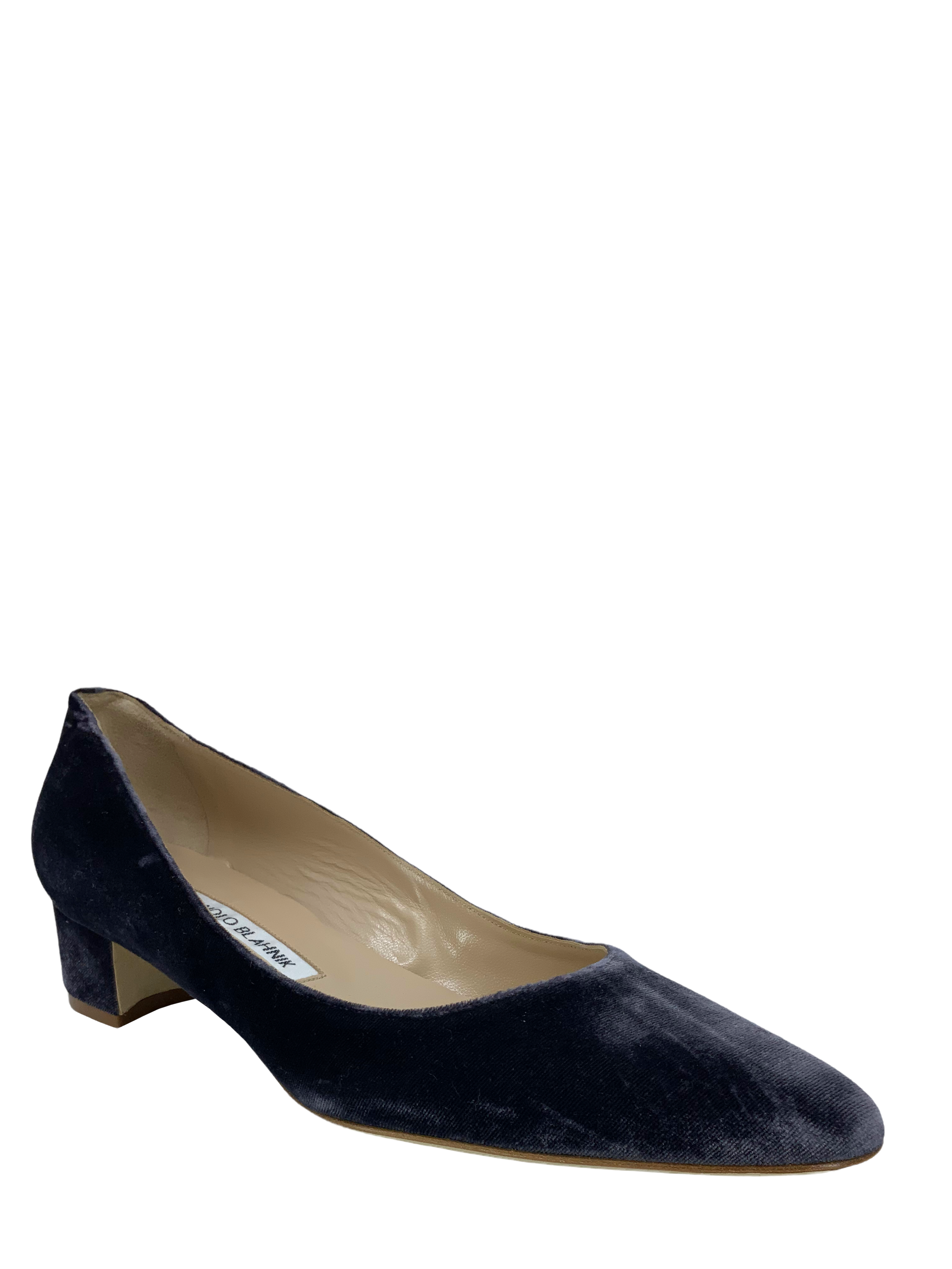 Manolo Blahnik Listony Block Heel Velvet Pumps Women's Size 8.5 - Elegant Evening Shoes for Weddings, Parties & Special Occasions