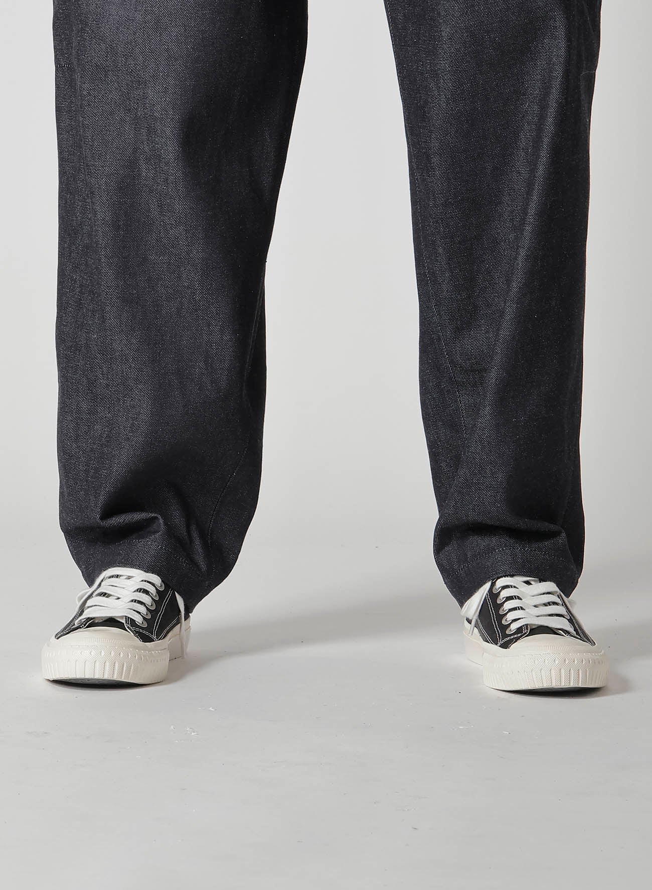 13oz Uneven Yarn Denim Tuck Pants with Color Combi Stitch - Stylish Casual Wear for Men & Women | Perfect for Everyday Outfits, Streetwear & Fashion Looks