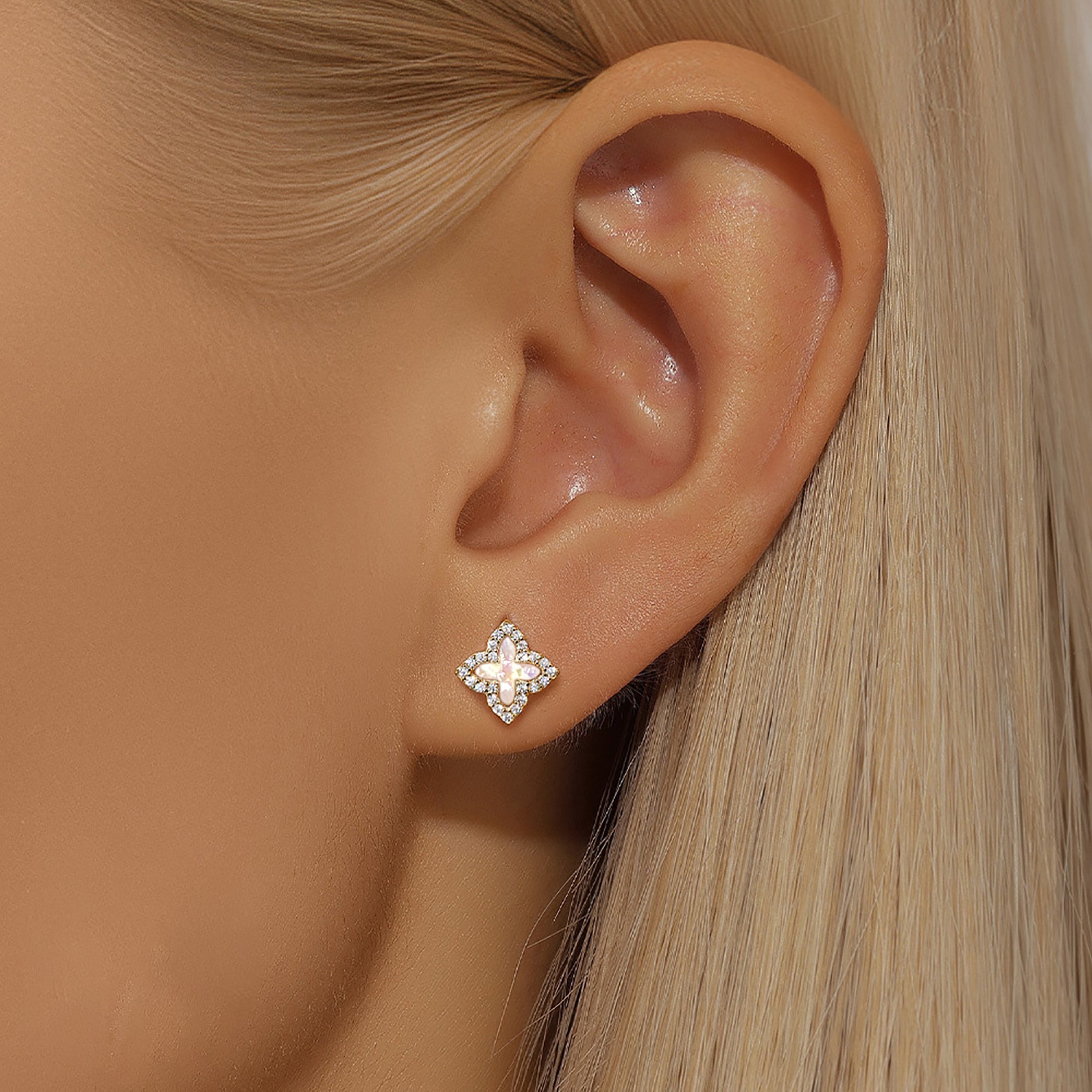 Sparkling Clover Ashes Earrings - Elegant Memorial Jewelry for Loved Ones | Perfect for Remembrance, Sympathy Gifts & Special Occasions