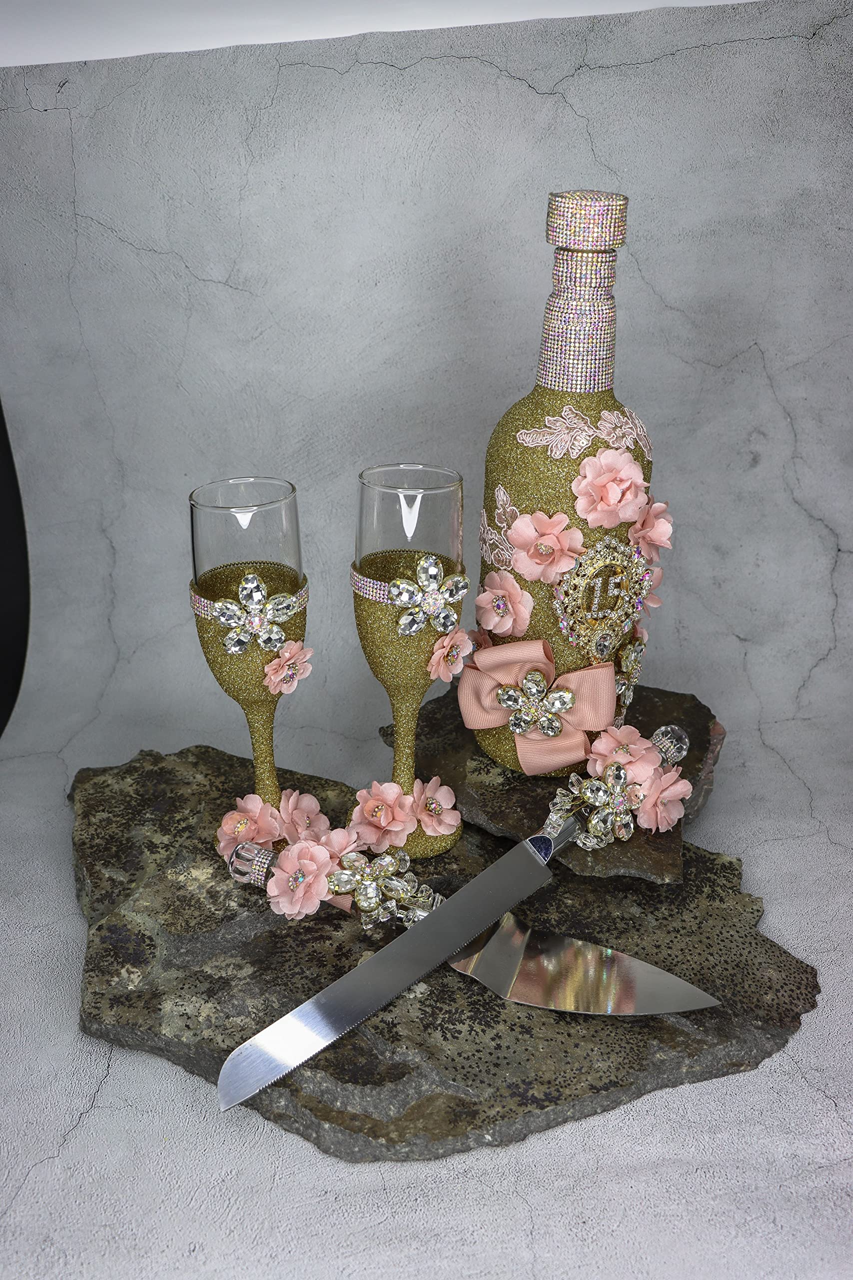 Elegant Quinceañera & Sweet 16 Champagne Glass Toasting Set - Red & Gold Flutes for Celebrations, Parties & Special Occasions - Perfect for Weddings, Anniversaries & Milestone Events (Set of 6)