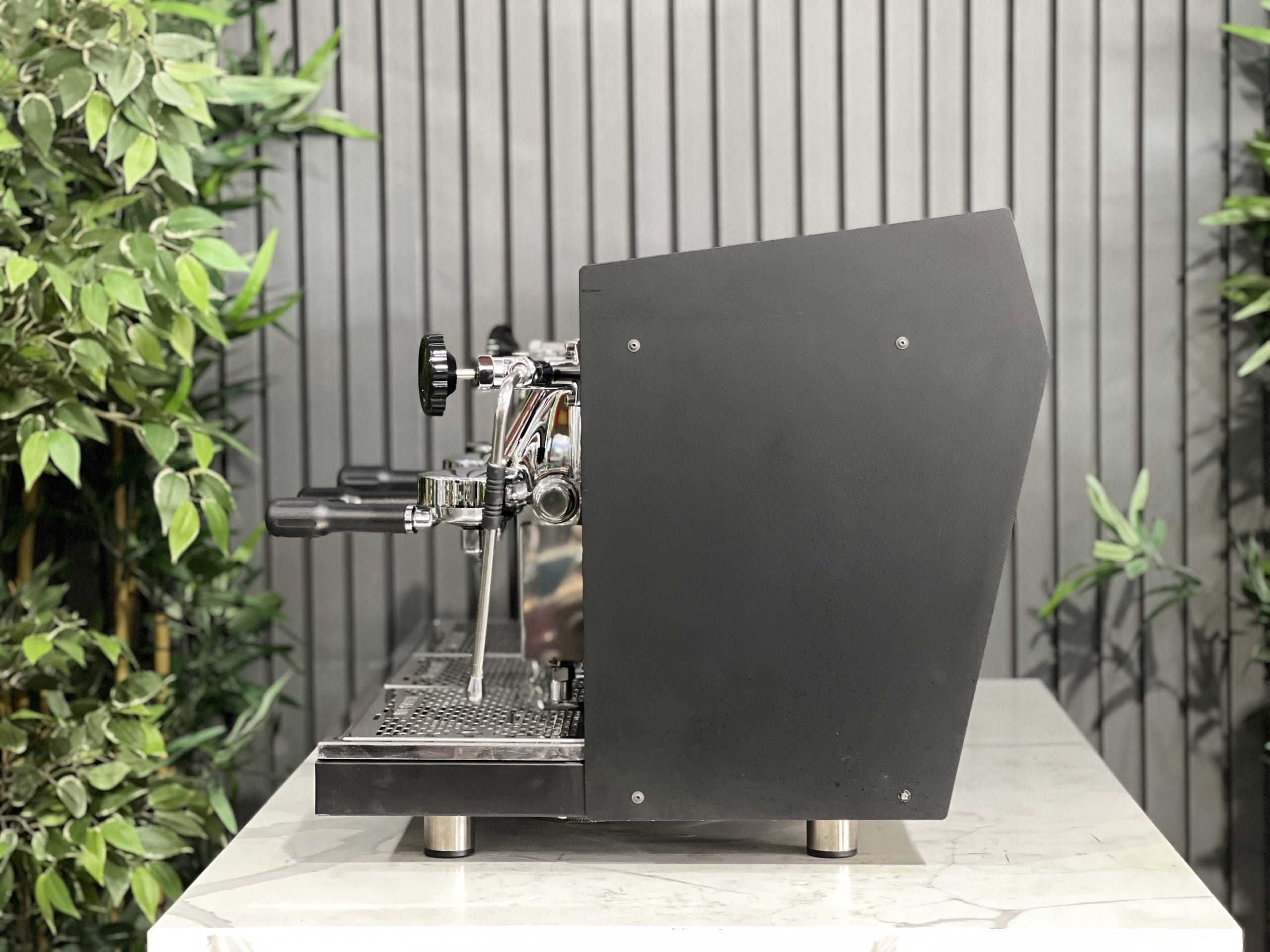 Brugnetti Giulia Manufactum 3 Group Black Commercial Espresso Machine - Professional Coffee Maker for Cafes, Restaurants & Offices
