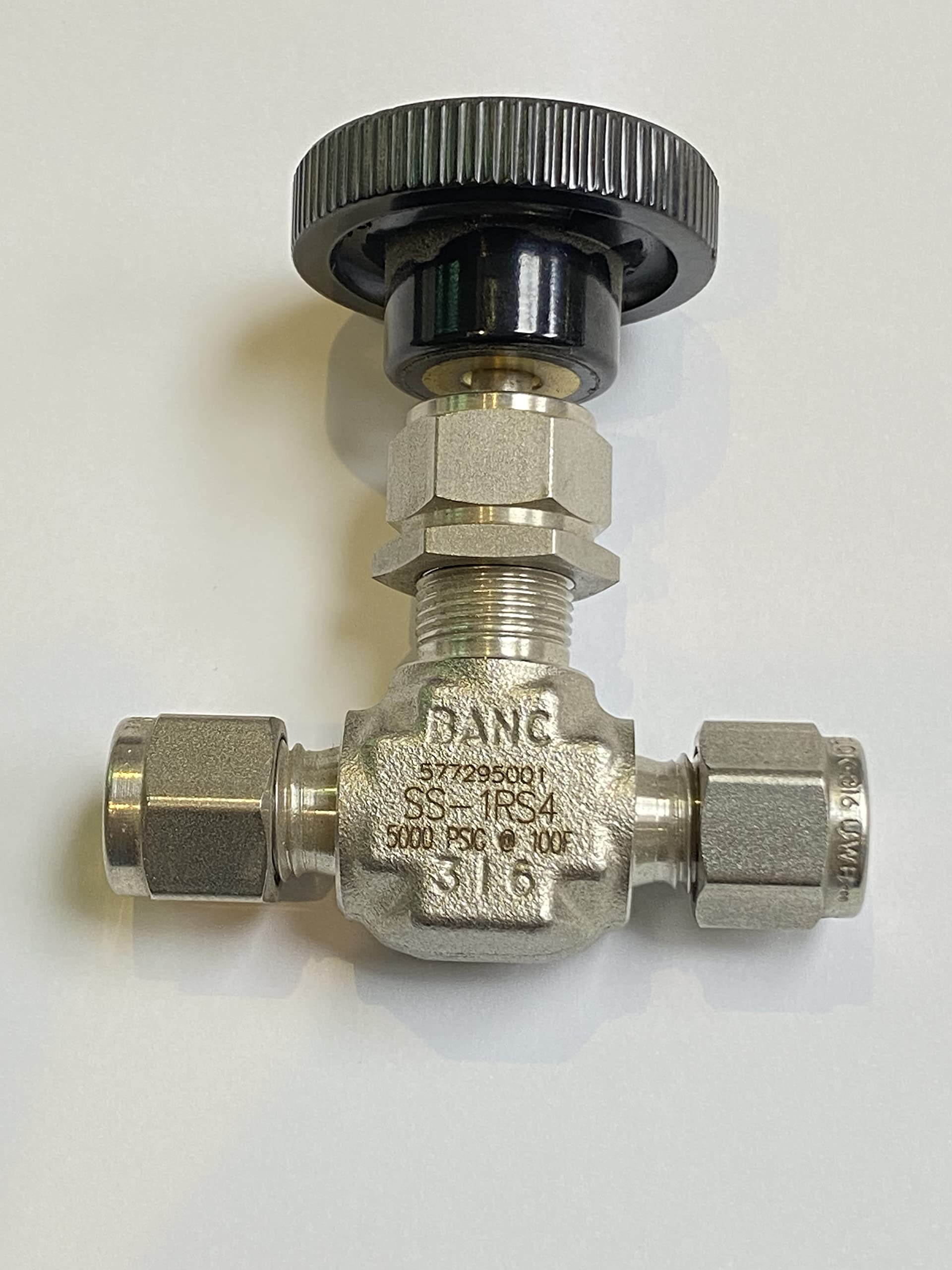 Swagelok SS-1RS4 Stainless Steel Needle Valve with 0.37 CV & Integral Bonnet - Precision Flow Control for Laboratory, Industrial & Hydraulic Systems