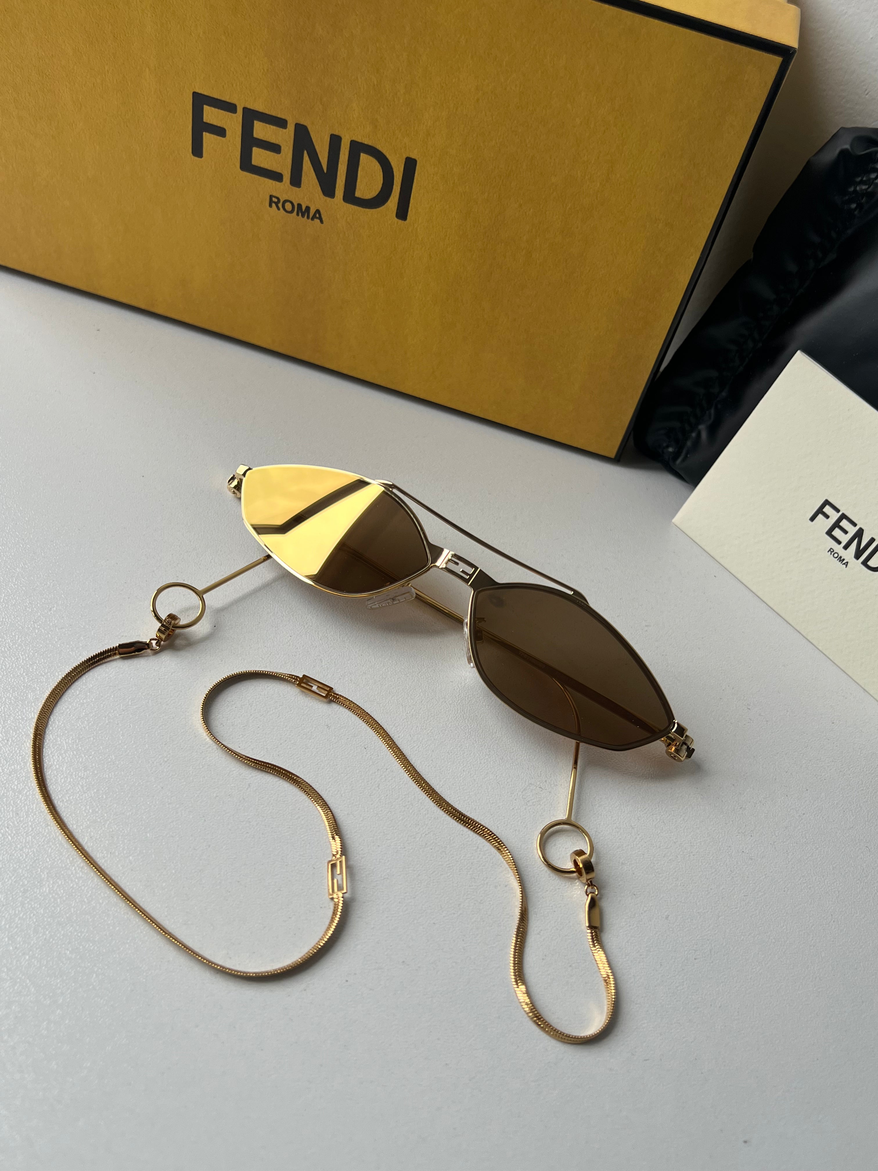 Fendi Baguette FE40114U Y Mirror Sunglasses with Gold Chain - Luxury Designer Shades for Women, Fashionable UV Protection for Outdoor, Beach & Driving