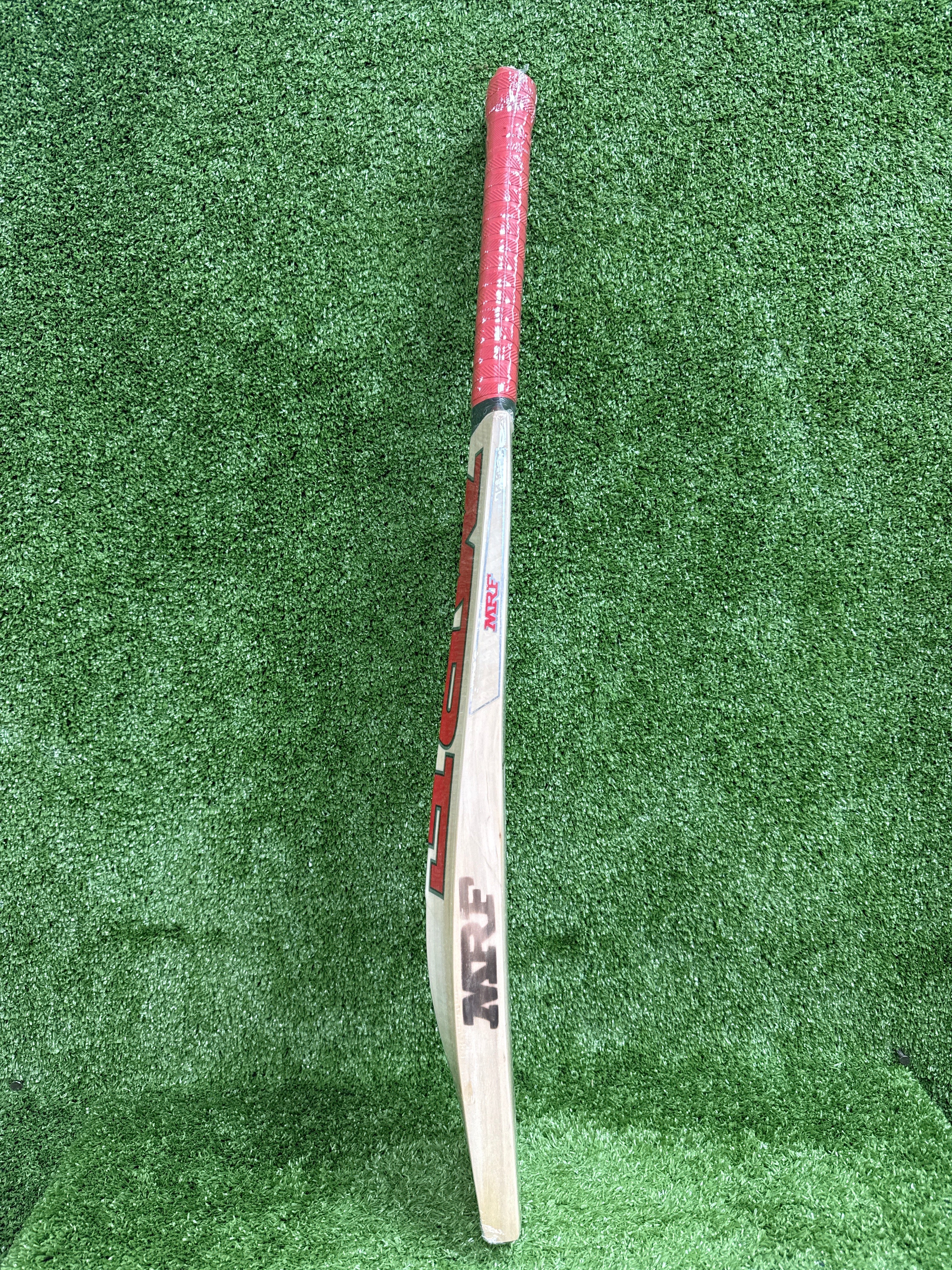 MRF Genius Run Machine Junior/Youth English Willow Cricket Bat - Lightweight & Durable for Cricket Training & Matches - Perfect for Young Players & Beginners