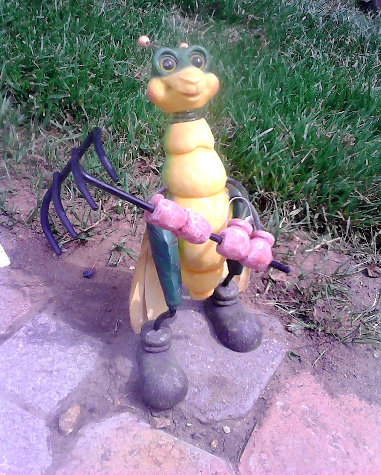 Funny Bobble Head Grasshopper Figurine for Garden Decor - Perfect for Outdoor Lawn, Patio, and Yard Ornament