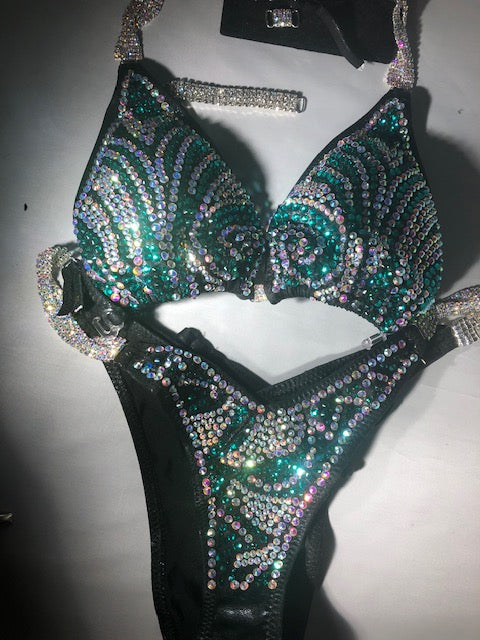 Elegant Green Rhinestone Figure Skating Dress - Sparkling Performance Costume for Ice Skating Competitions & Shows