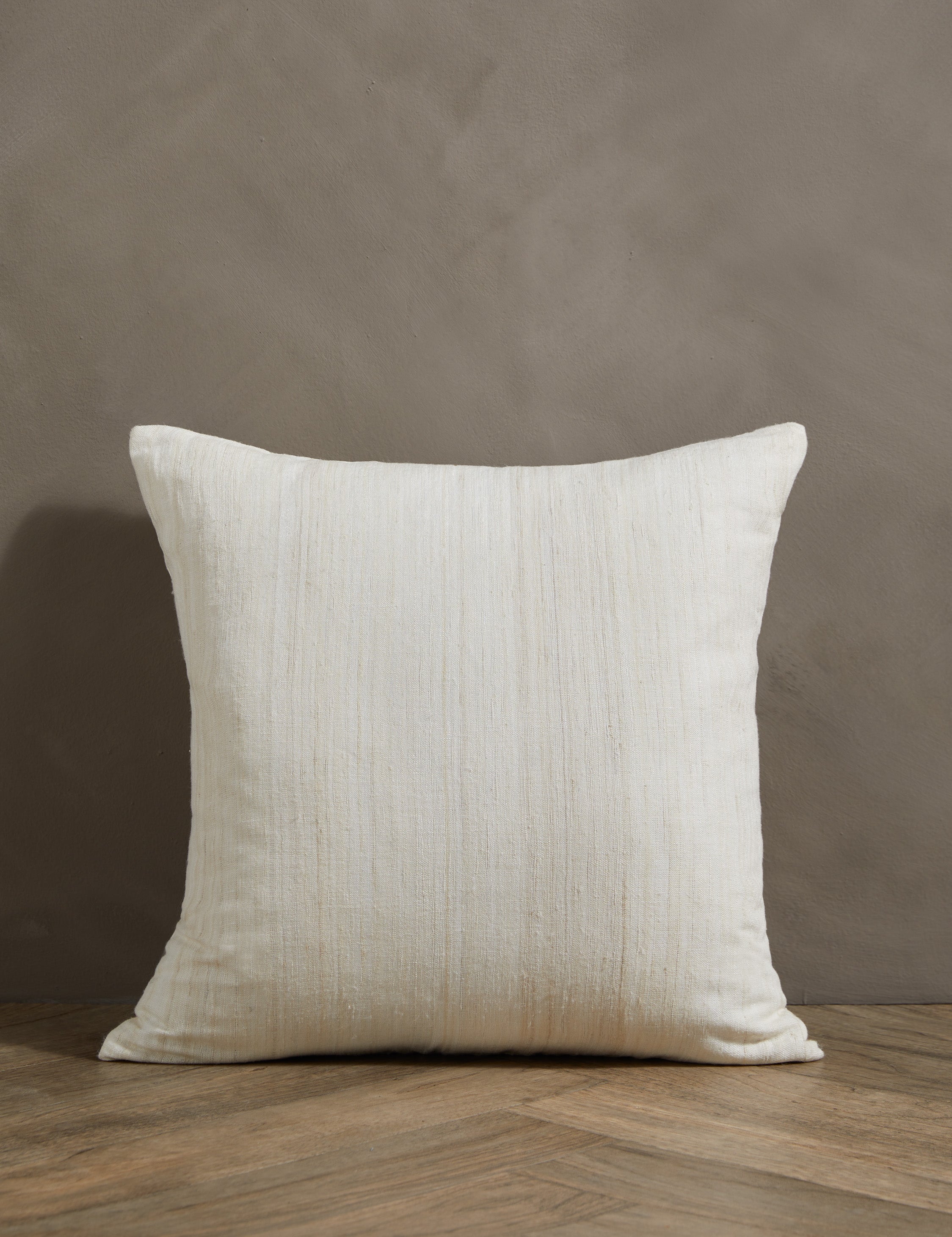 Hadiya Williams Premium Silk Pillowcase for Hair & Skin - Smooth & Hypoallergenic - Perfect for Beauty Sleep & Travel