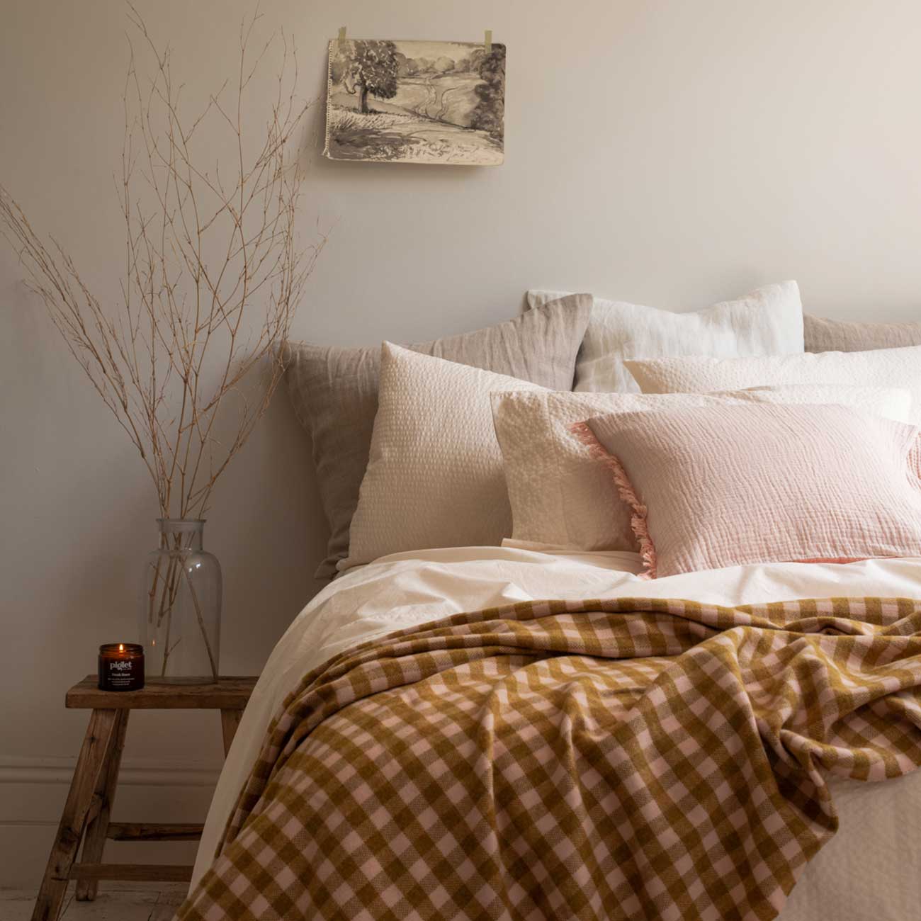 Stylish Ochre Gingham Wool Blanket - Soft & Warm Throw for Couch, Bed, or Outdoor Picnics