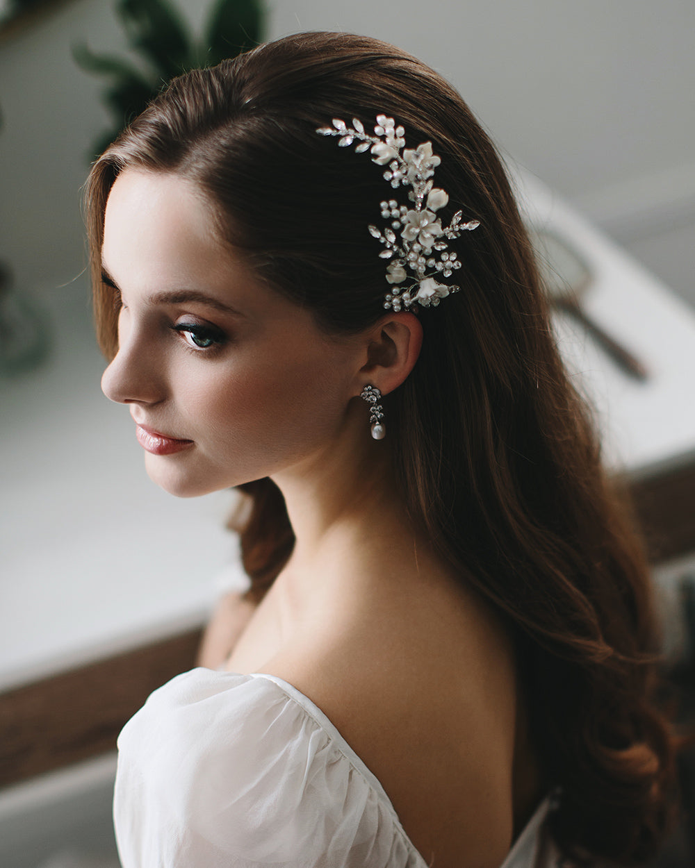 Eliana Pearl Hair Clip - Elegant Pearl Hair Accessory for Women & Girls - Perfect for Weddings, Parties & Everyday Styling