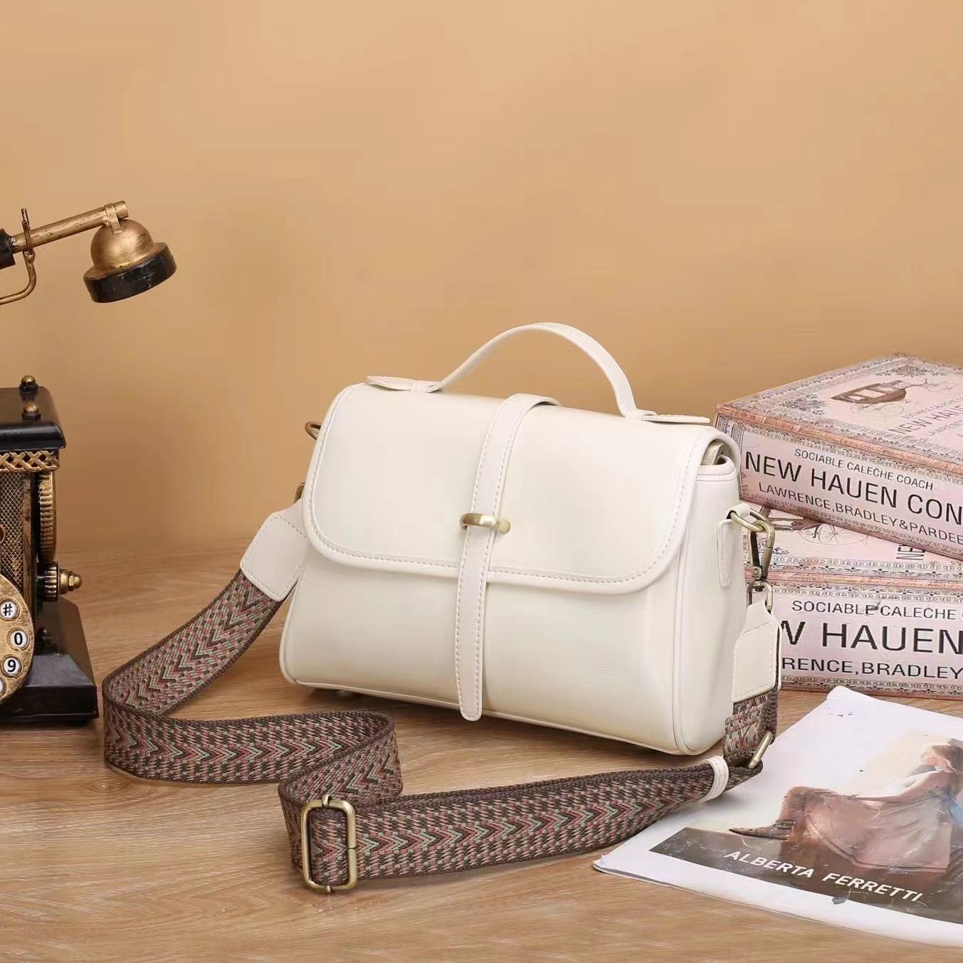 Stylish Modern Flap Crossbody Satchel for Women - Fashionable Shoulder Bag with Adjustable Strap - Perfect for Work, Travel & Everyday Use