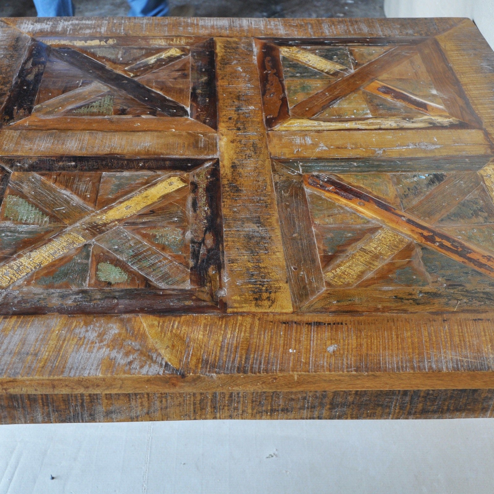 Reclaimed & Mango Wood Square Dining Table - 4 to 8 Seater - Honey Finish (90x100cm) - Rustic Farmhouse Style - Perfect for Family Gatherings & Dinner Parties