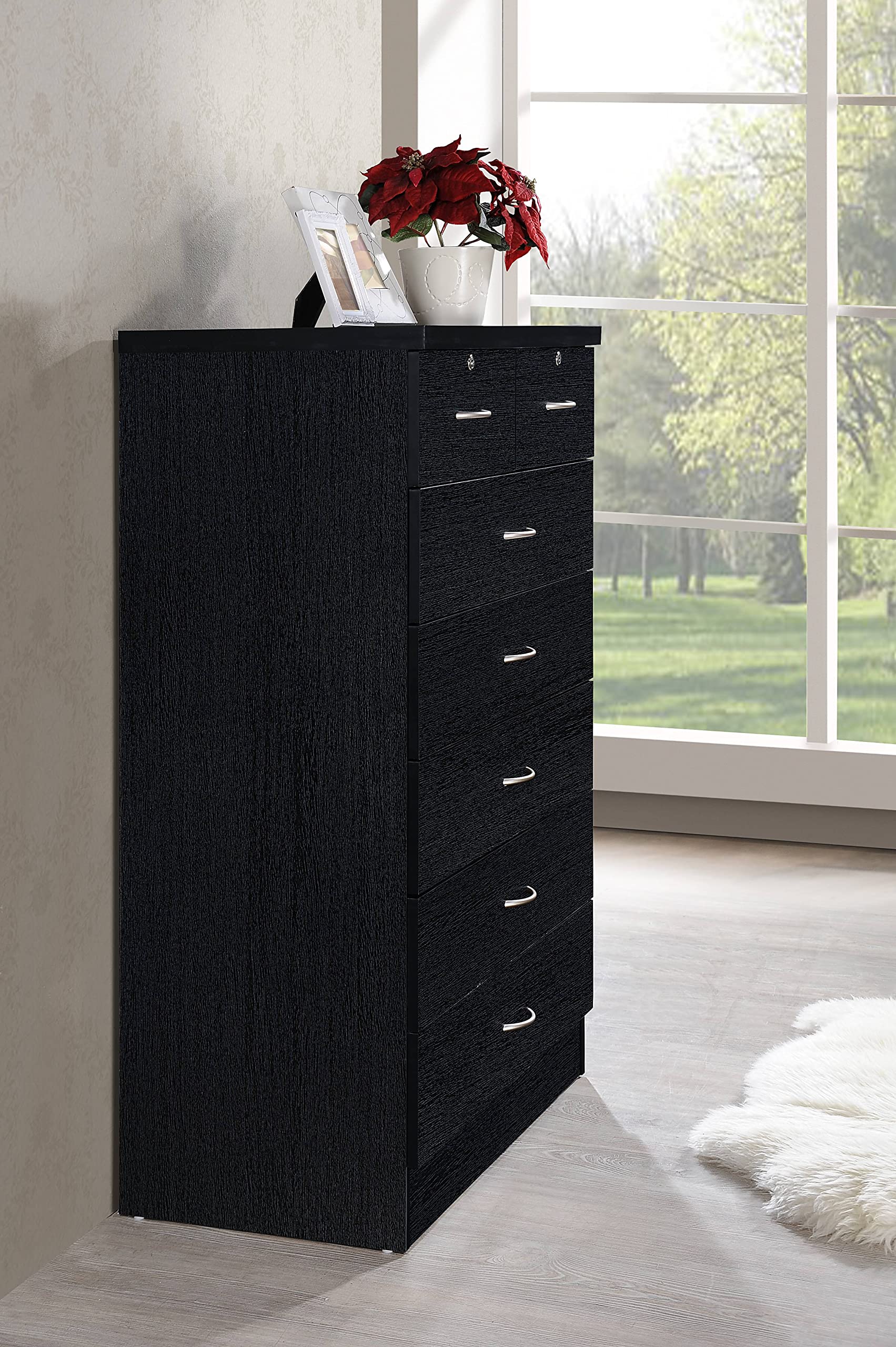 HODEDAH 7-Drawer Wooden Dresser for Bedroom, 31.5-Inch Wide Chest of Drawers with Locking Top Drawers - Black Storage Organizer for Clothes, Perfect for Master Bedroom, Guest Room or Dorm Organization