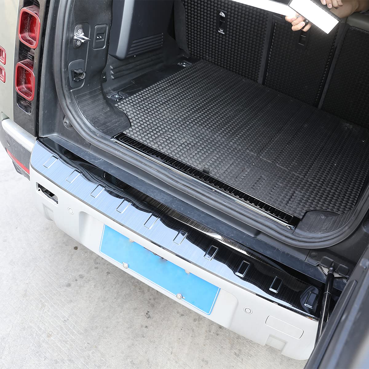 Stainless Steel Rear Bumper Guard for Land Rover Defender 110 (2020-2021) - Black Car Exterior Protector Cover | Durable Off-Road Accessory for Adventure & City Driving