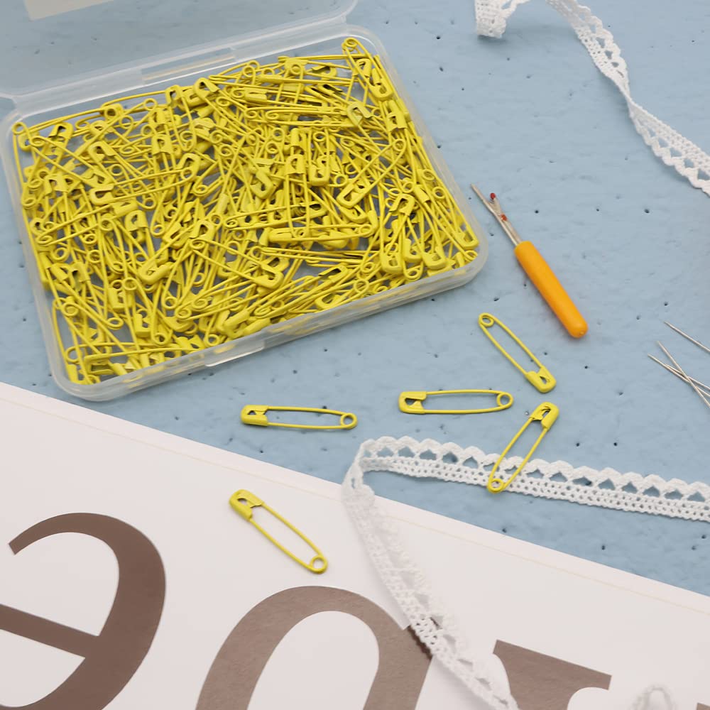 200Pcs 32mm/1.25 Inch Small Safety Pins Bulk - Yellow Sewing Pins for Clothes, Jewelry Making, Arts & Crafts | Perfect for DIY Projects, Fabric Fastening & Emergency Clothing Repairs
