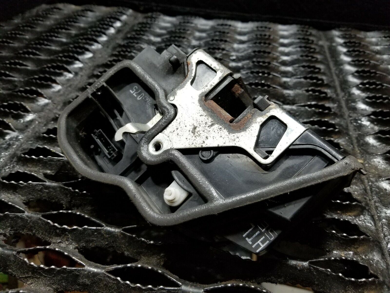 2006-2010 BMW X3 E83 Rear Left Driver Side Door Lock Actuator - OEM D34 Replacement Part - Perfect for Car Door Repair & Maintenance