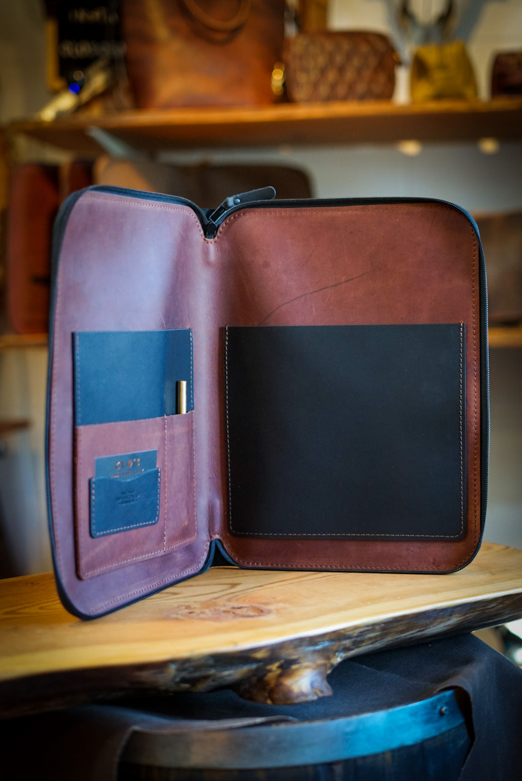 Premium Two-Tone Padfolio - Flat Black & Oro Logger Brown Leather Portfolio for Business Professionals | Perfect for Meetings, Presentations, and Office Organization