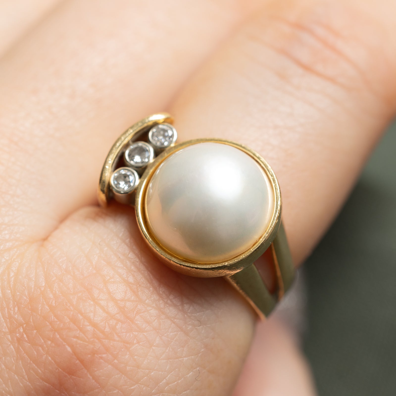 0.12ctw Pearl & Diamond Ring for Women - Size 7 | Elegant Wedding, Engagement & Anniversary Jewelry Gift | Perfect for Bridal, Party & Special Occasions