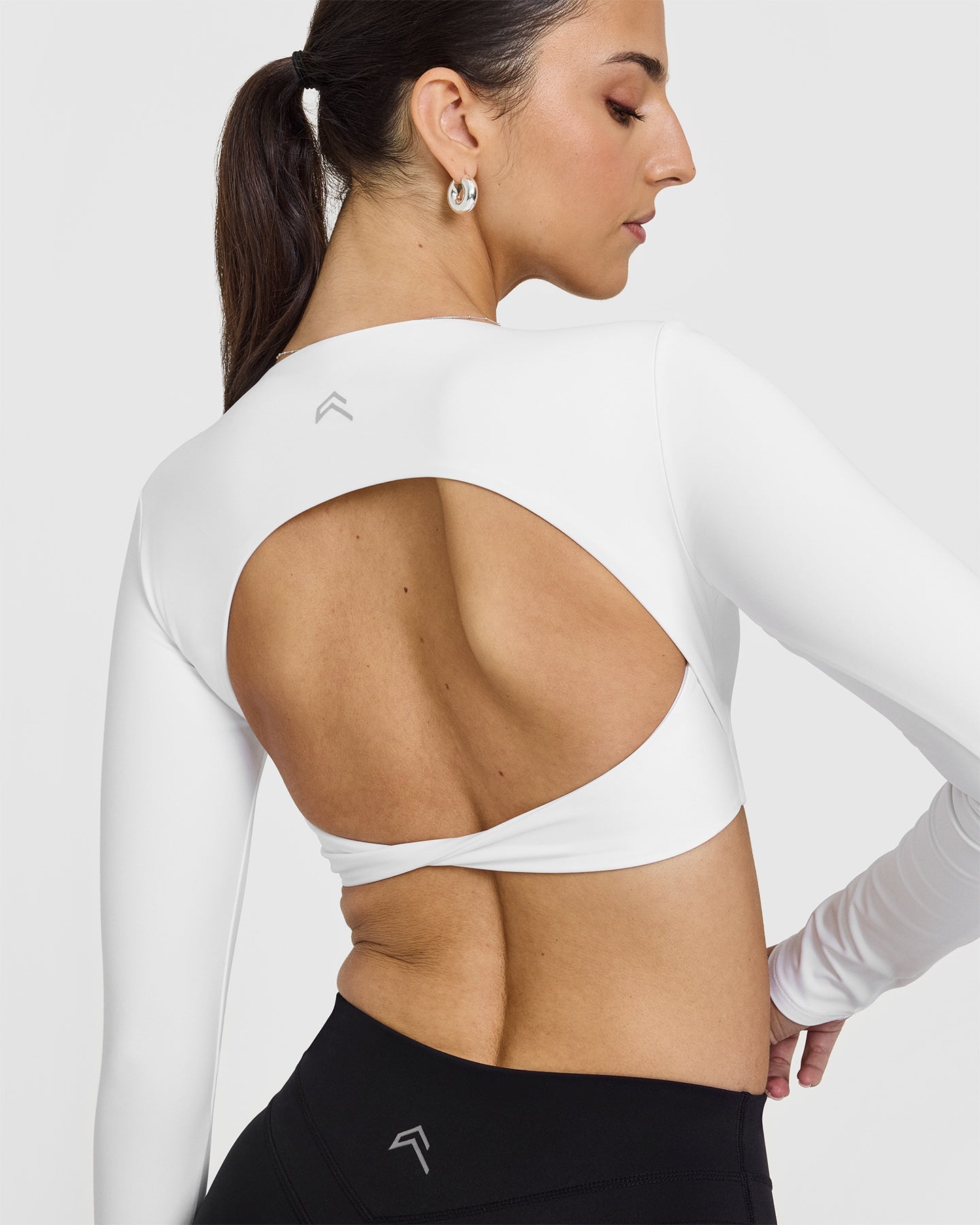 Elegant White Twist Front Long Sleeve Crop Top for Women | Fashionable Workout & Casual Wear | Perfect for Yoga, Gym, and Everyday Outfits