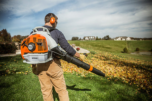 STIHL BR 450 Professional Backpack Leaf Blower - 68.2cc Gas Powered, 200 MPH Air Velocity - Perfect for Yard Cleanup, Landscaping & Fall Leaf Removal