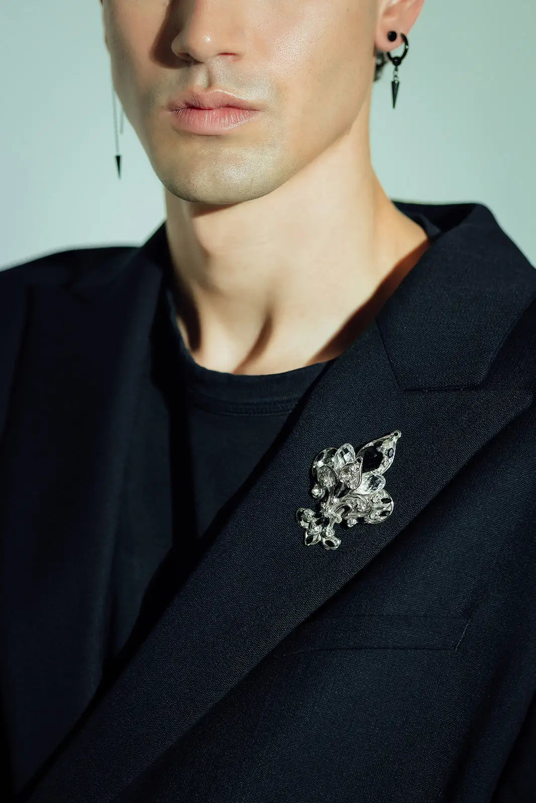 LORENZO Elegant Gold-Tone Lapel Pin for Men & Women - Perfect for Suits, Blazers, Weddings & Formal Events