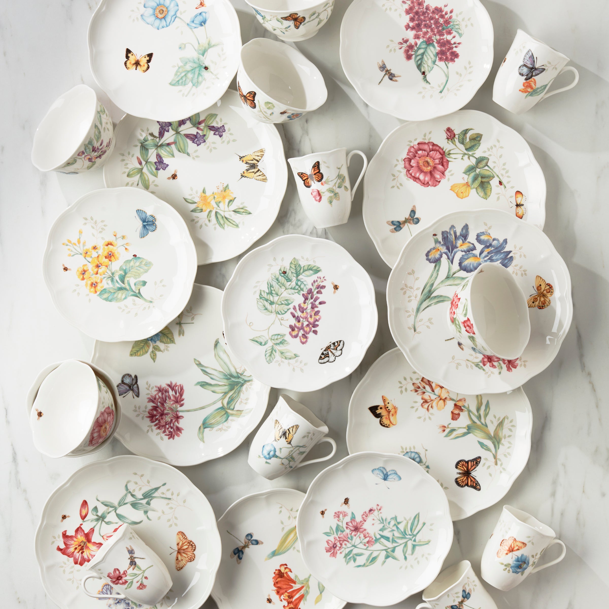 Butterfly Meadow 24-Piece Dinnerware Set - Porcelain Plates, Bowls & Mugs - Elegant Dinner Set for Family Gatherings, Parties & Everyday Use