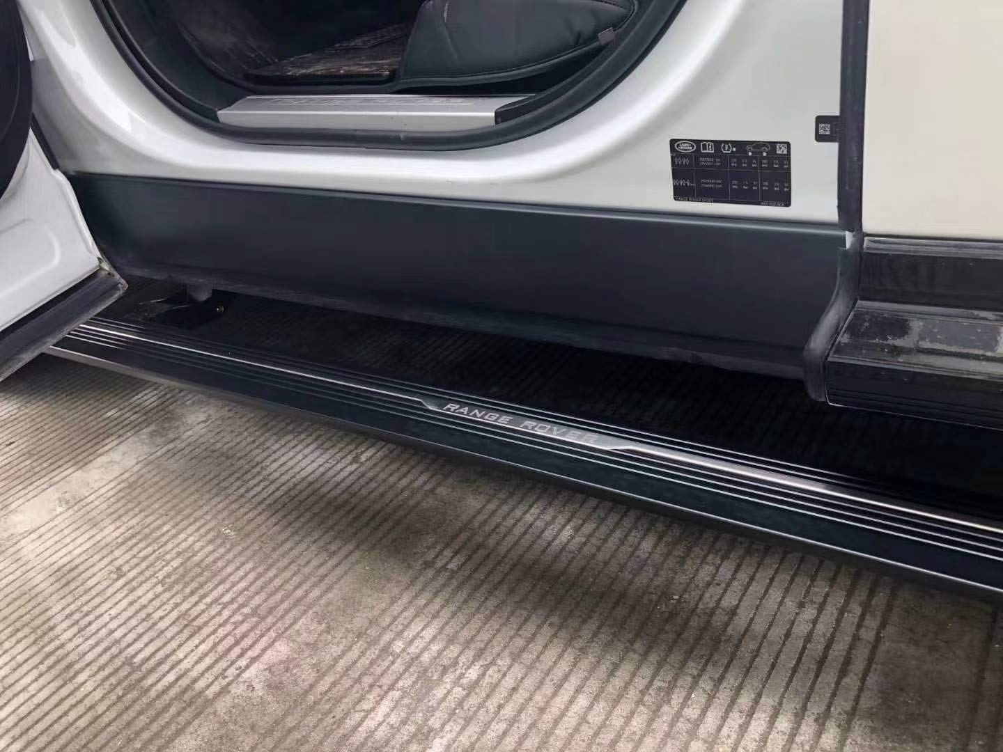 Electric Running Boards for Range Rover 2017 - Auto Deployable Side Steps with Nerf Bar Protection | Perfect for Off-Roading & Urban Driving