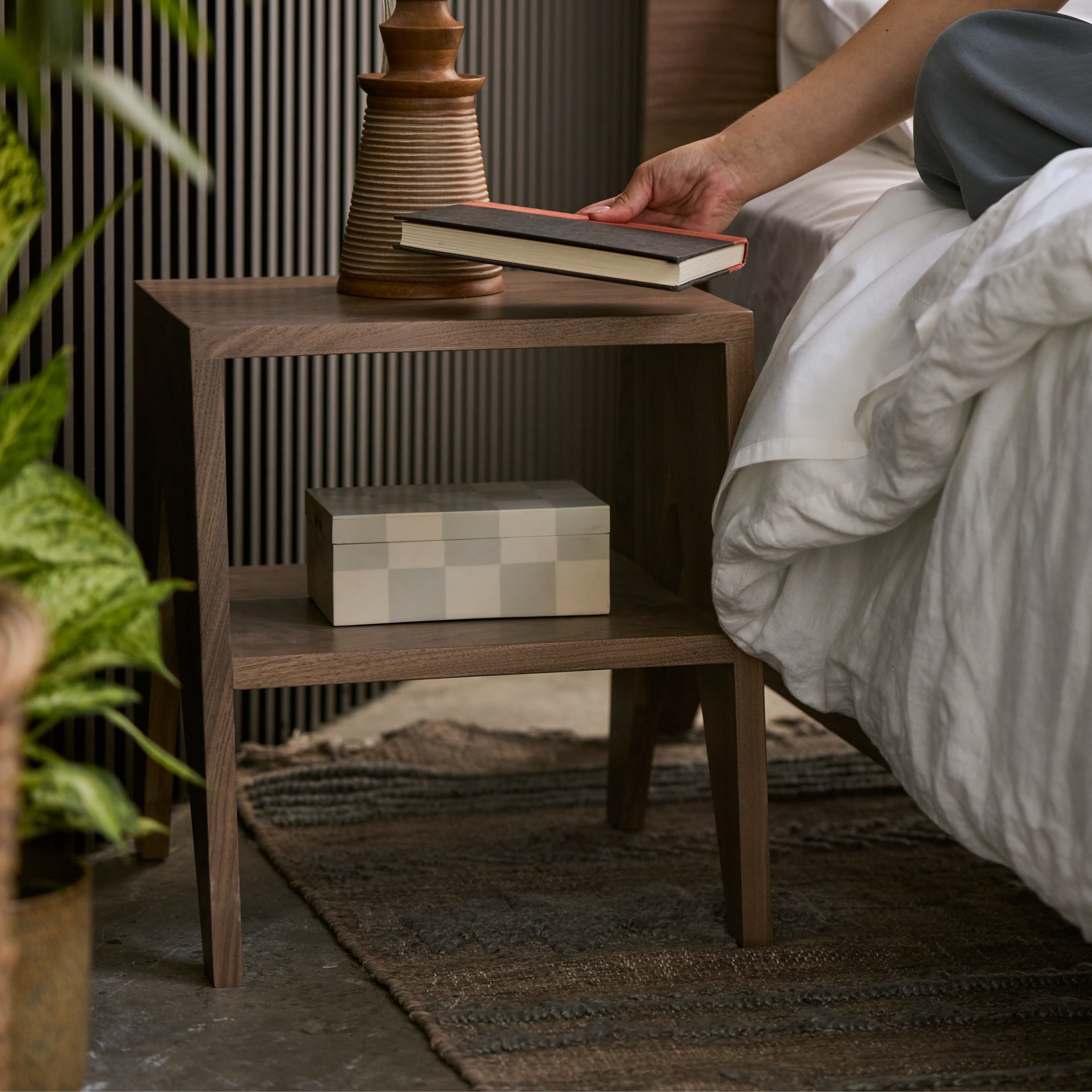 Modern Nightstand for Bedroom - Stylish City Bedside Table with Storage Drawer, Perfect for Small Spaces, Apartments & Dorm Rooms - Night Stand for Bed, Living Room or Office