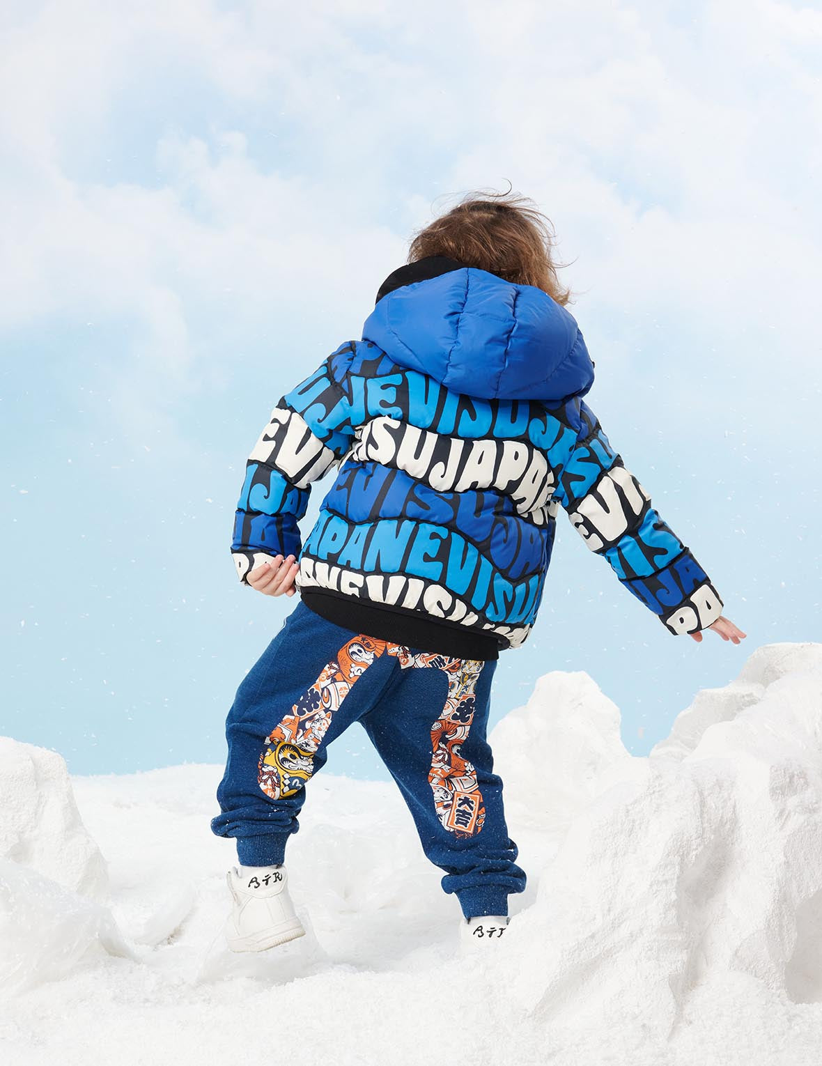 Trendy Allover Wavey Logo Print Down Jacket for Women - Lightweight Warm Winter Coat, Water-Resistant Puffer Jacket for Outdoor Activities & Casual Wear