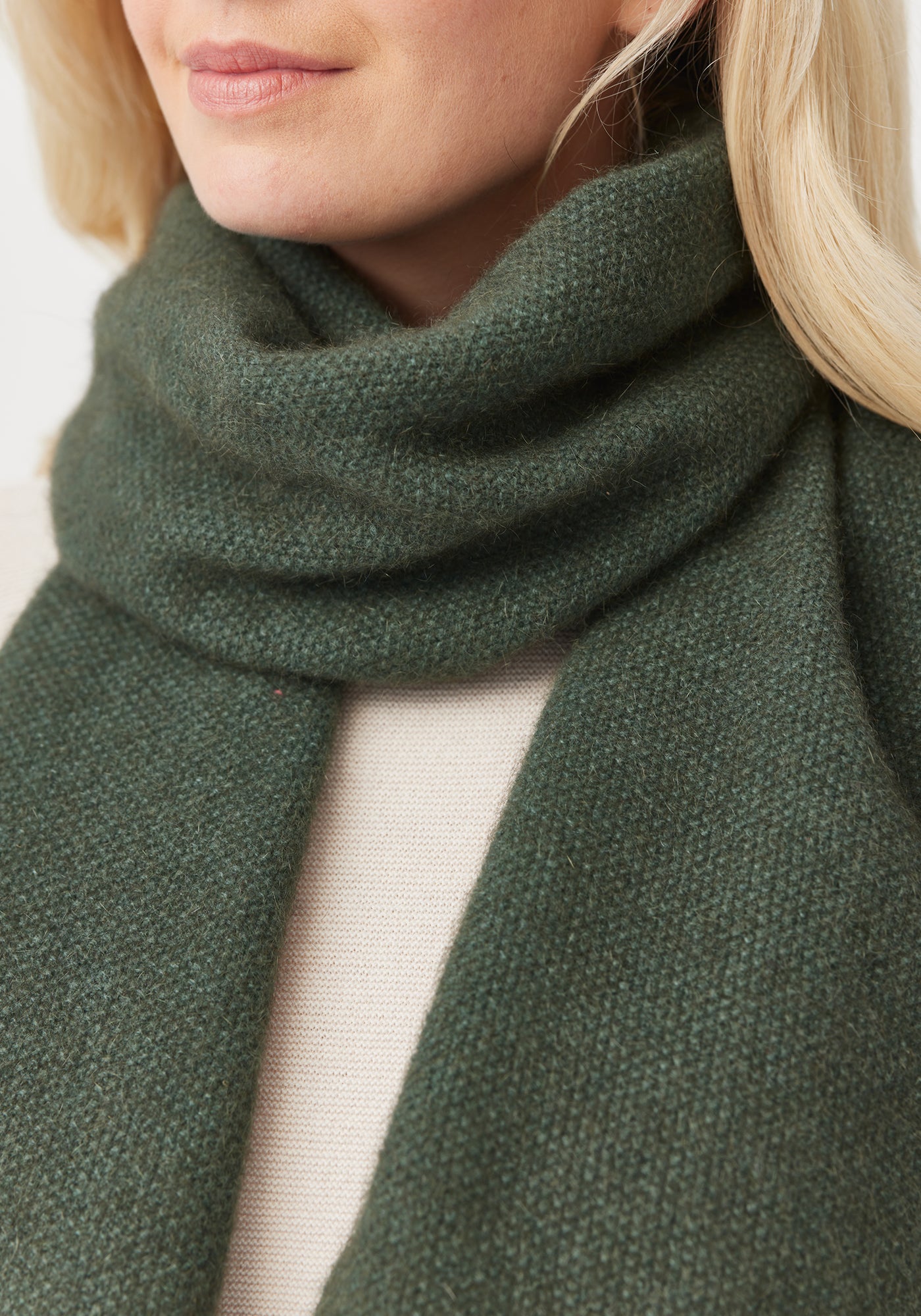 Moss Scarf 0554 - Soft & Stylish Winter Fashion Accessory for Women | Perfect for Cold Weather, Outdoor Activities & Holiday Gifts