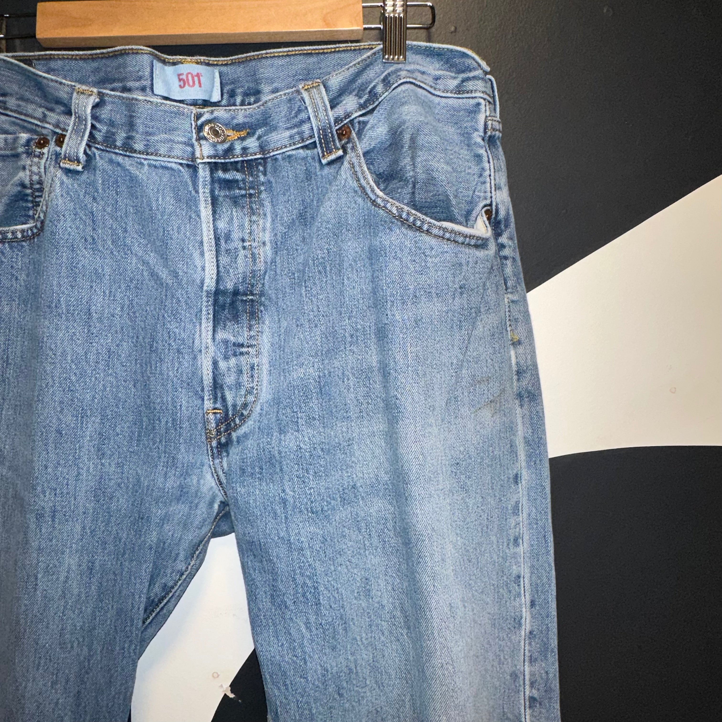 Levi's 501 Light Wash Jeans for Men | Classic Straight Fit Denim Pants | Size 34 | Perfect for Casual Wear, Work & Everyday Outfits