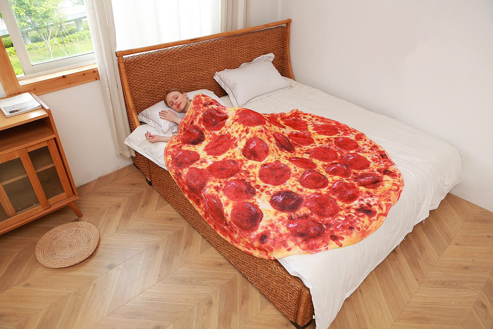 Funny Pizza Blanket for Adults & Kids - Cozy Pepperoni Pizza Throw Blanket - Perfect for Movie Nights, Gifts & Pizza Lovers