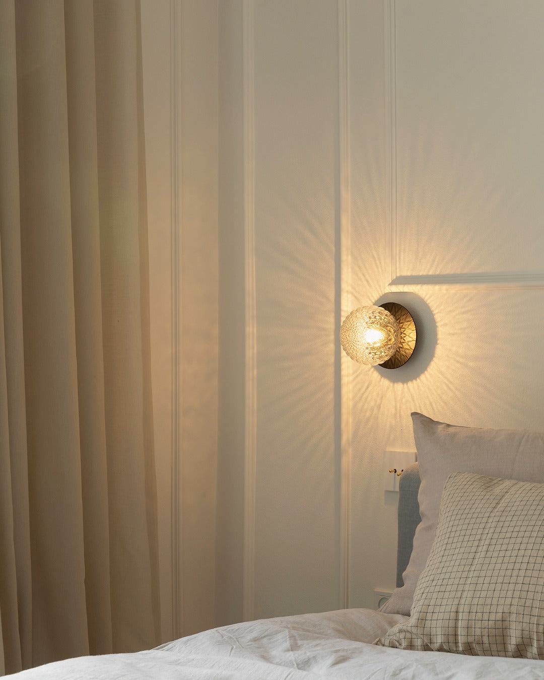 Celeste Wall Lamp - Modern LED Sconce Light for Bedroom, Living Room & Hallway - Dimmable Indoor Lighting Fixture with Warm White Light - Perfect for Home Decor, Reading & Ambient Lighting