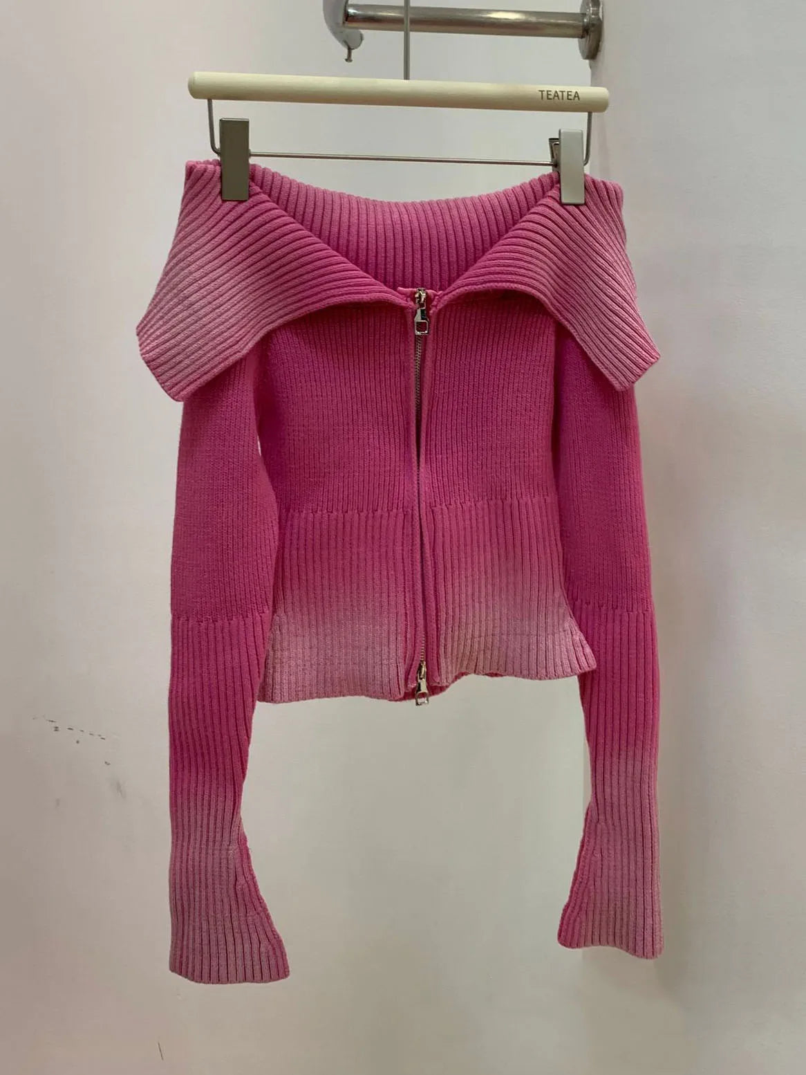 Y2K Knitted Women's Cardigan Sweater - Slim Fit Cropped Top with Turn-Down Collar & Double Zippers | Fall Fashion for Casual Outfits, Date Nights & Streetwear Looks