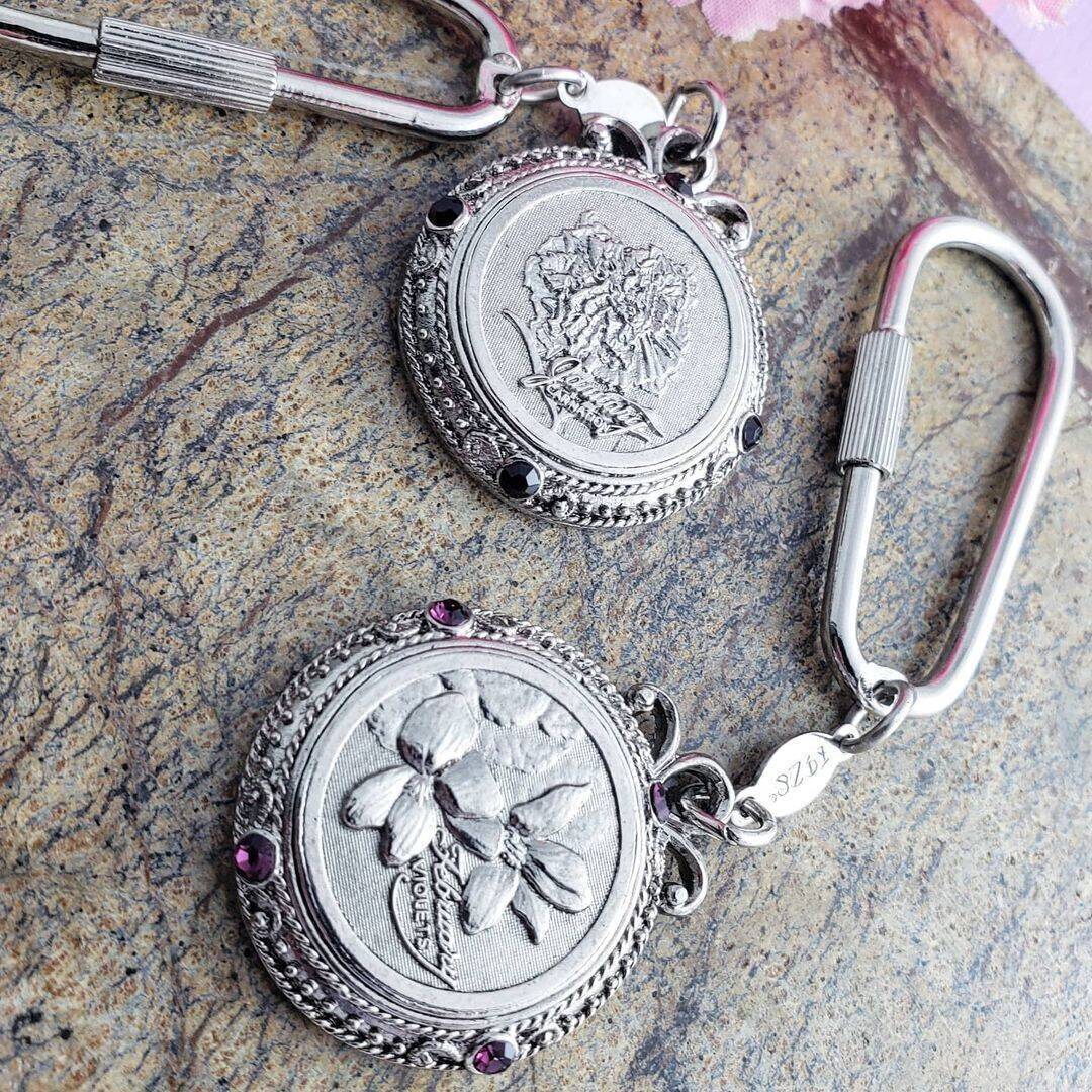 1928 Jewelry Crystal Flower of The Month Carabiner Keychain - Elegant Birthstone Key Ring for Women, Perfect Gift for Birthday, Anniversary & Special Occasions