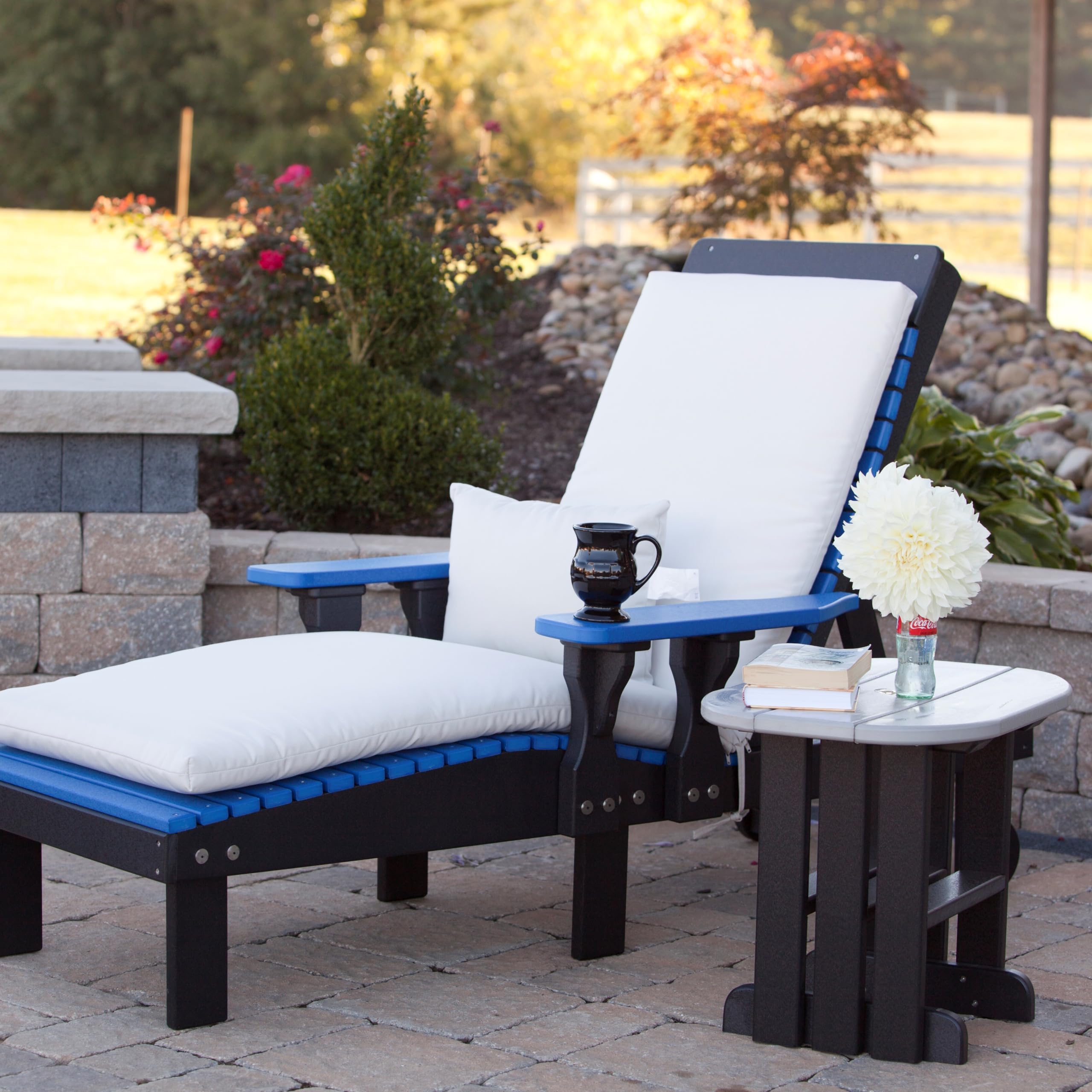 Poly Lumber End Table in Dove Gray & Black - Outdoor & Patio Furniture - Weatherproof Side Table for Garden, Poolside & Deck Use
